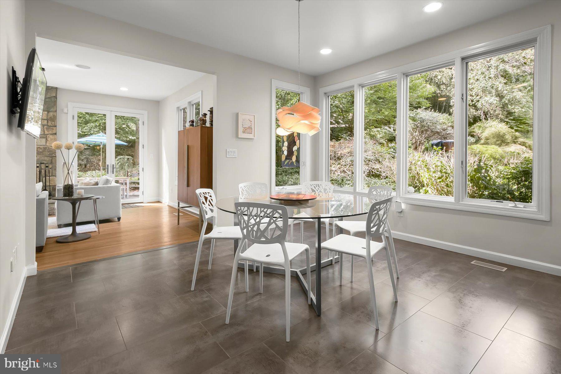 CARDEROCK SPRINGS - Residential