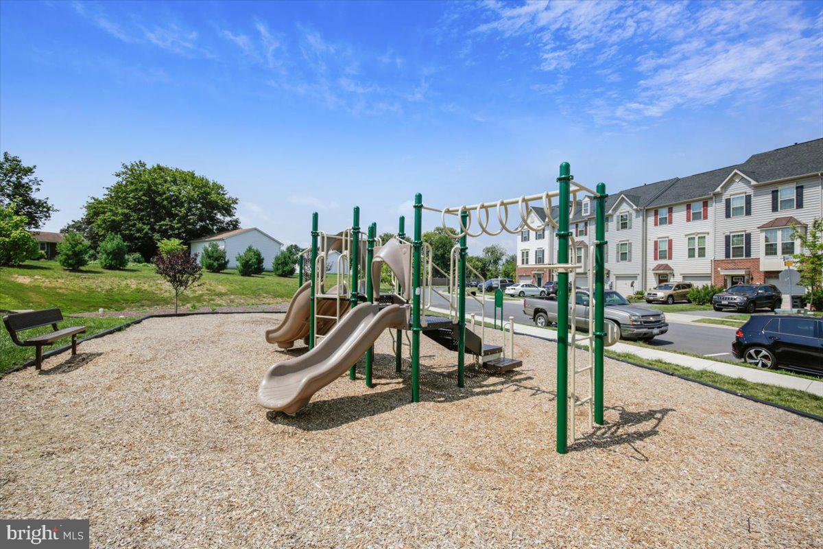 OAKDALE VILLAGE - Residential