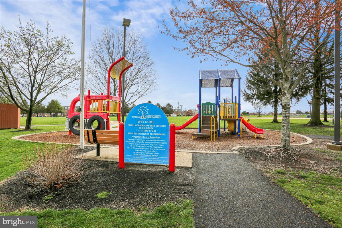 OAKDALE VILLAGE - Residential
