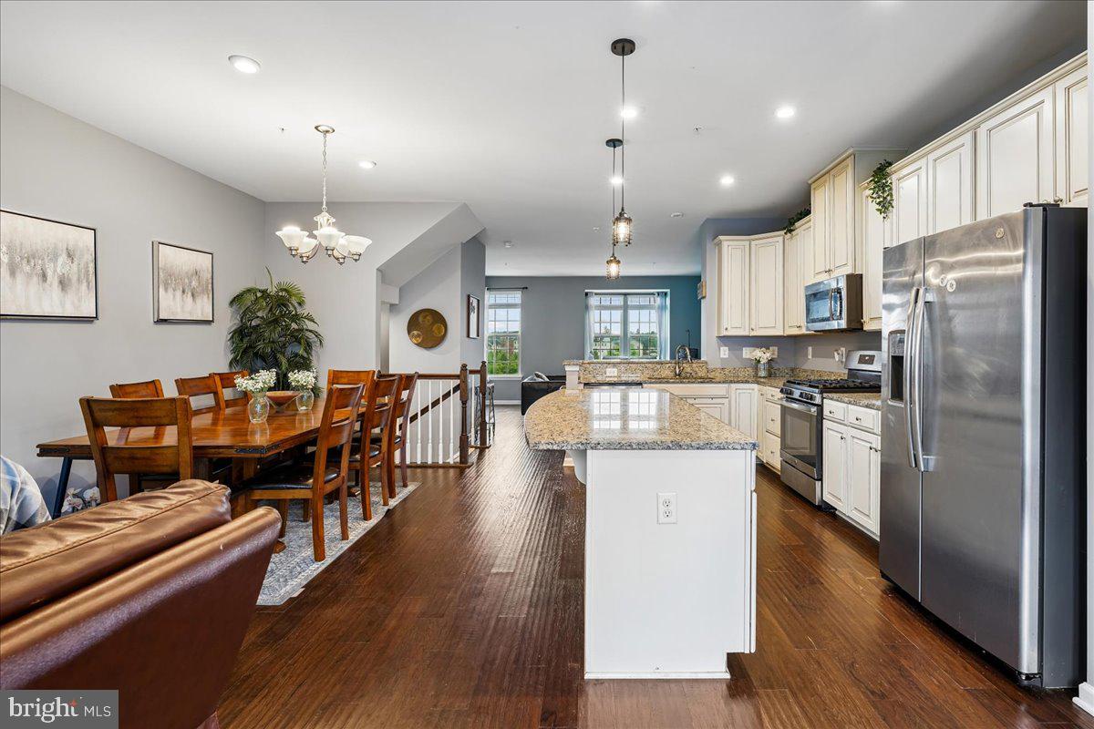 OAKDALE VILLAGE - Residential