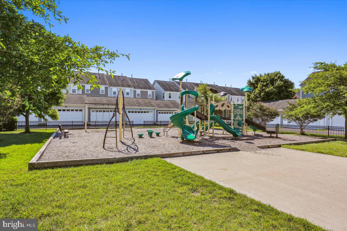 OAKDALE VILLAGE - Residential