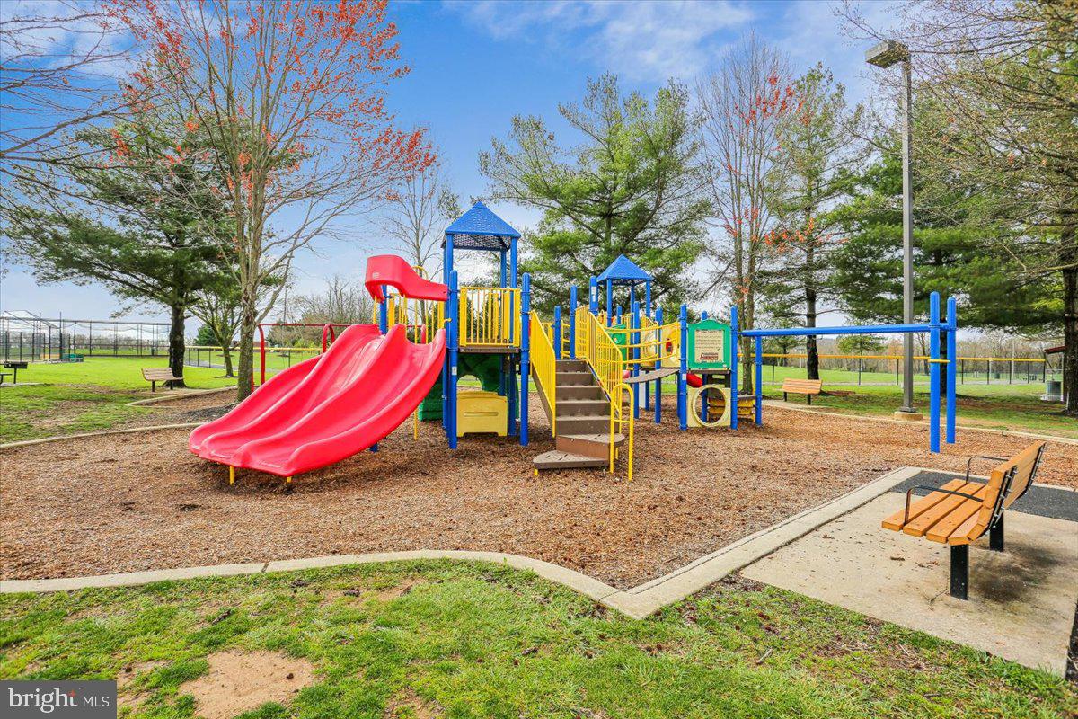 OAKDALE VILLAGE - Residential