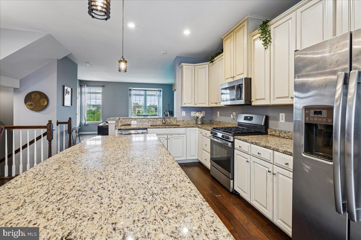 OAKDALE VILLAGE - Residential