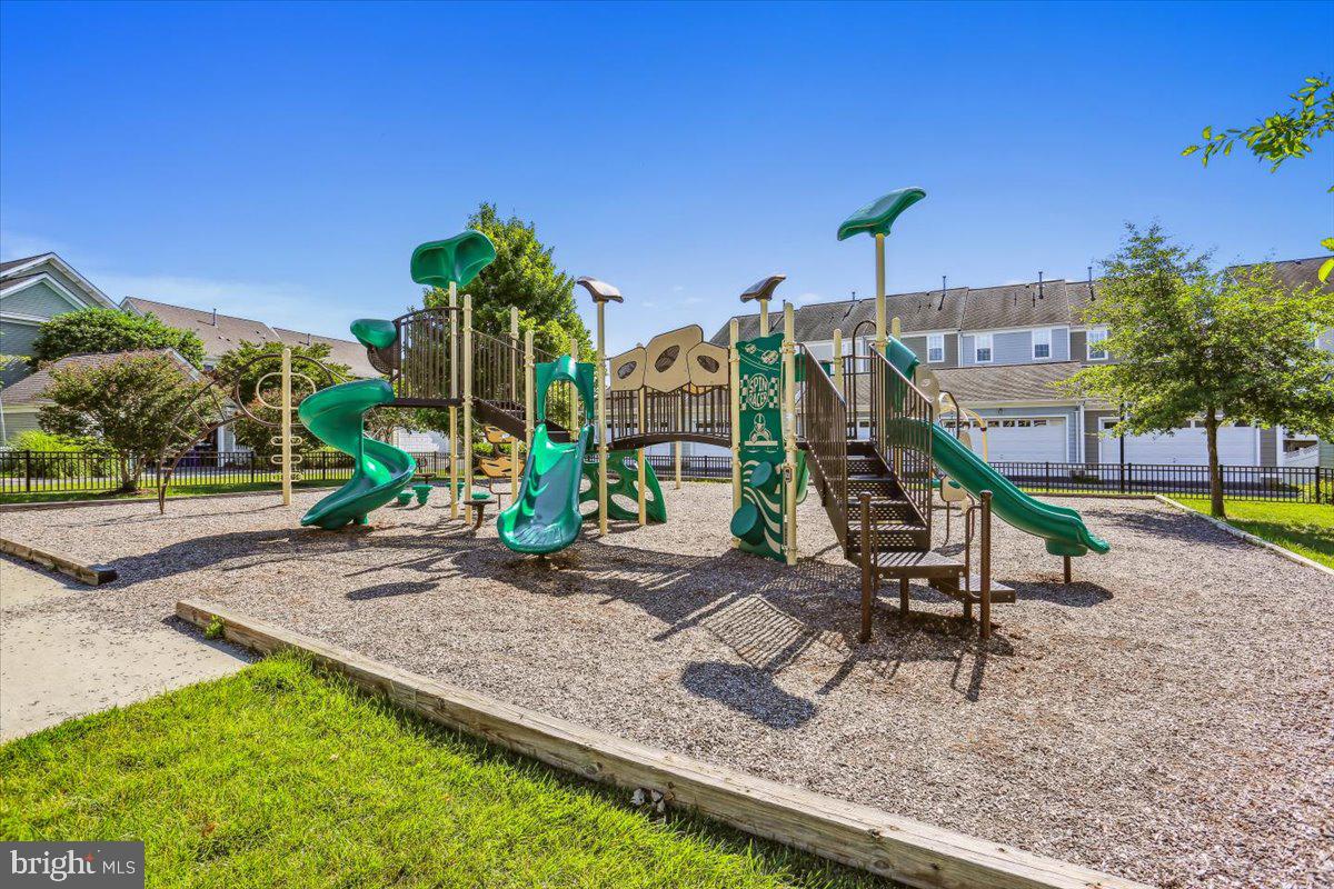 OAKDALE VILLAGE - Residential