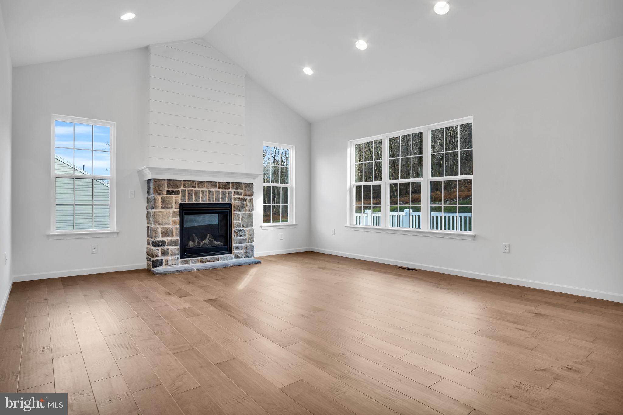 ROCKVILLE ESTATES - Residential