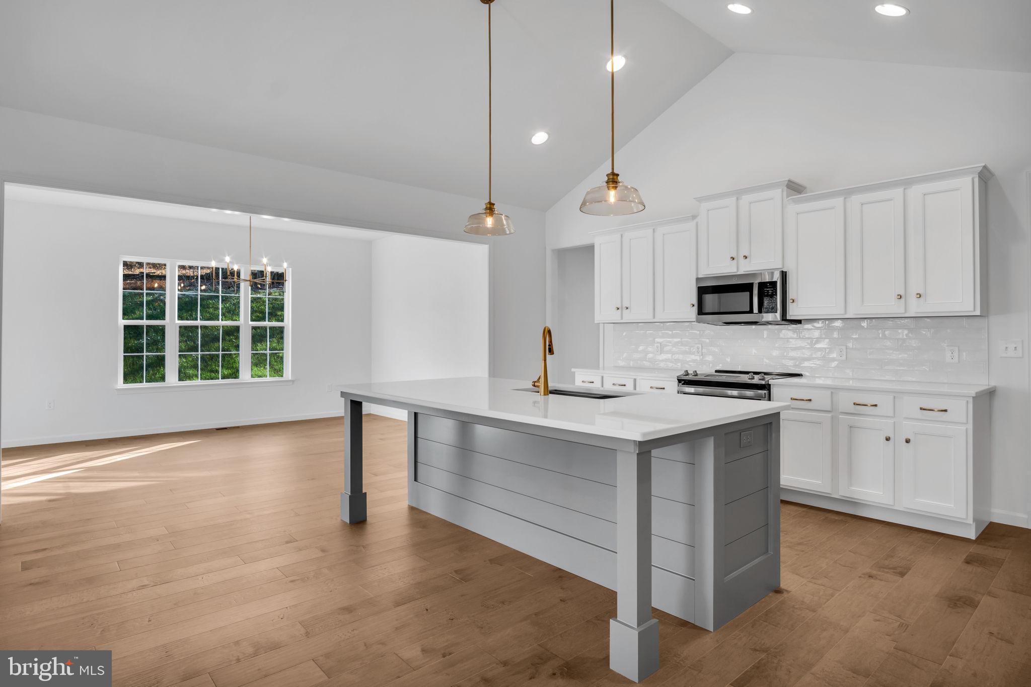 ROCKVILLE ESTATES - Residential