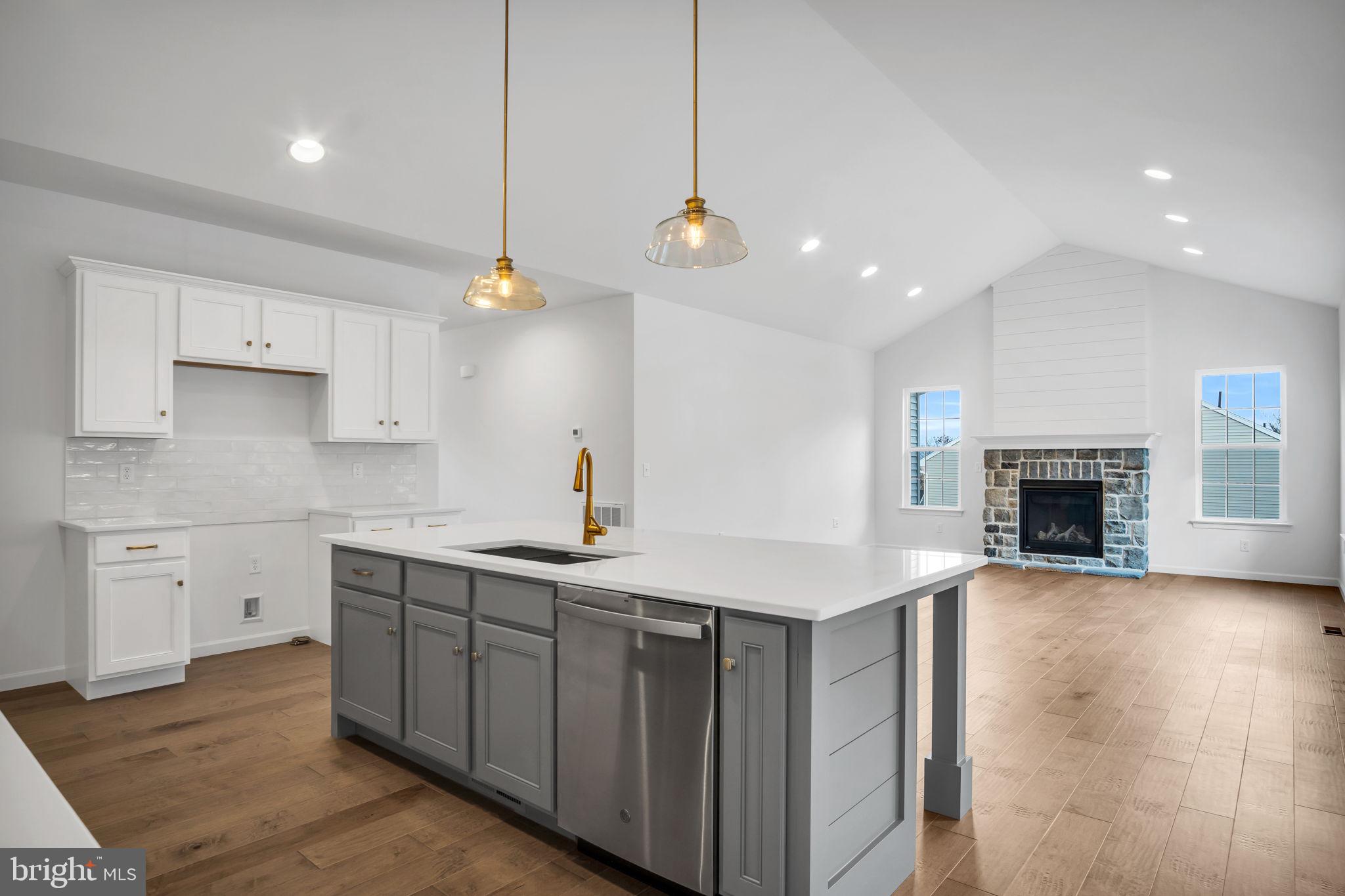 ROCKVILLE ESTATES - Residential