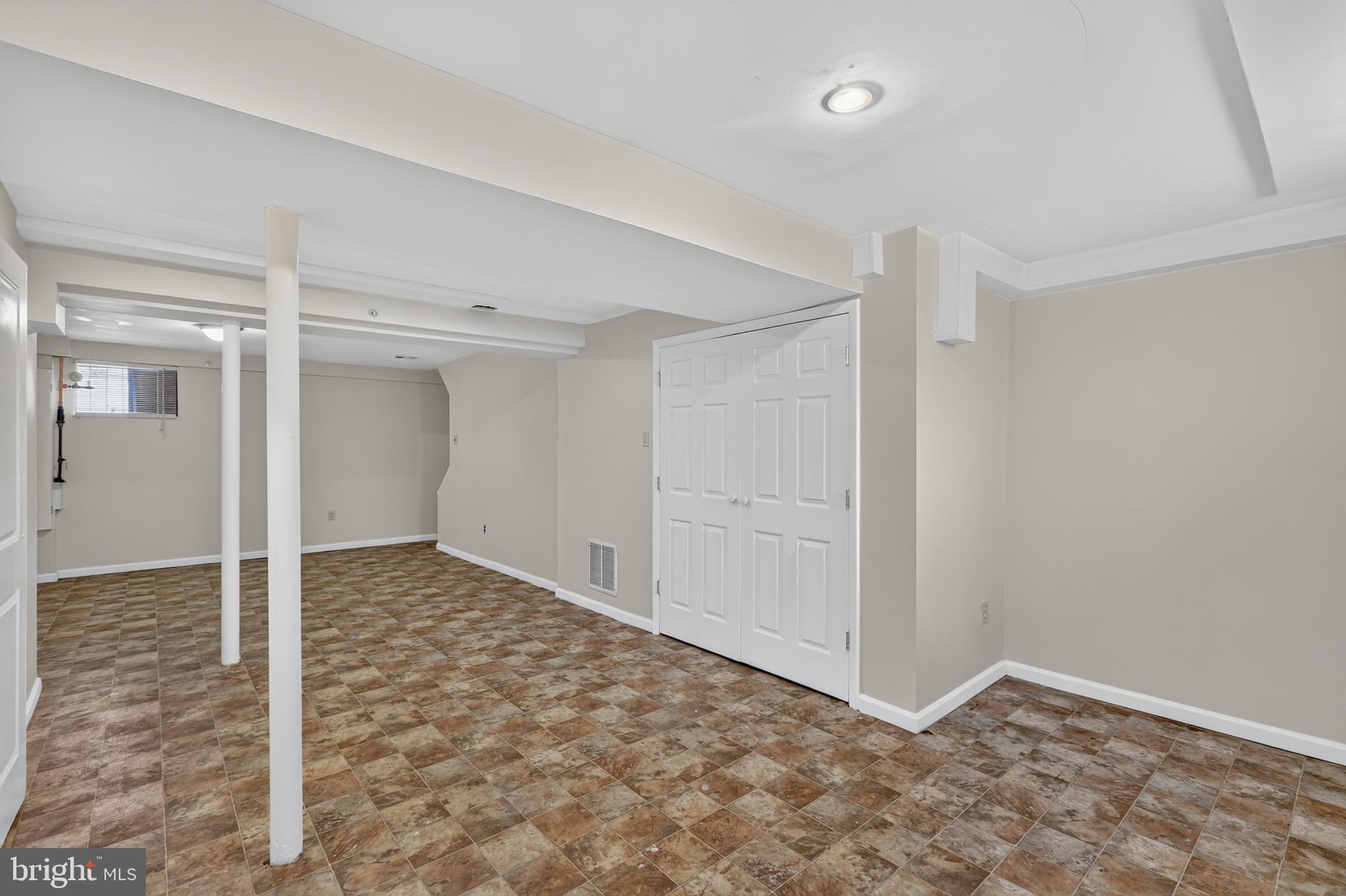MONIKA COURTS CONDO - Residential
