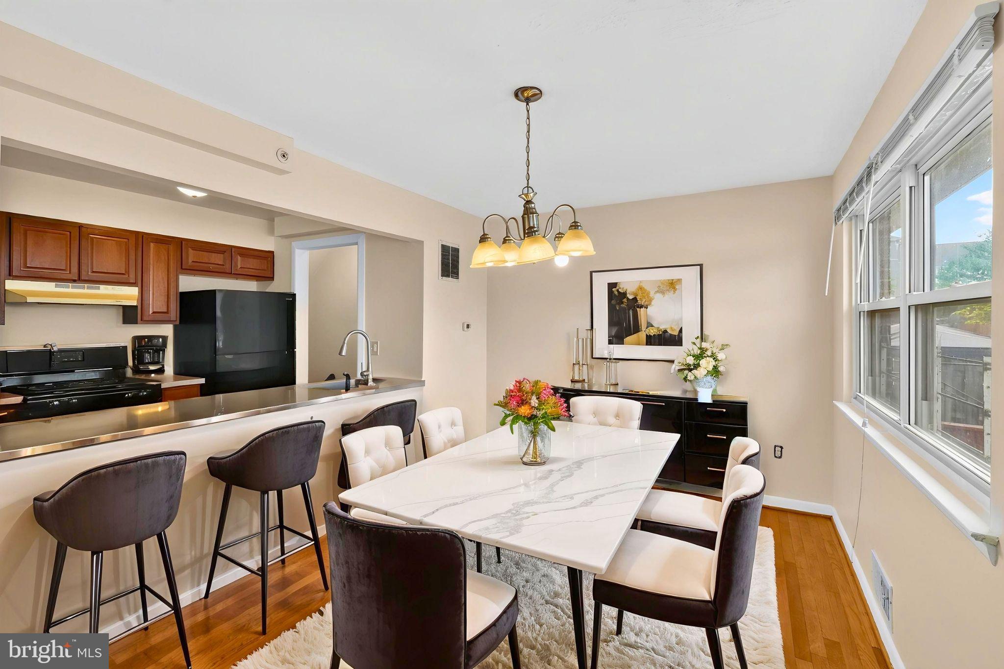 MONIKA COURTS CONDO - Residential