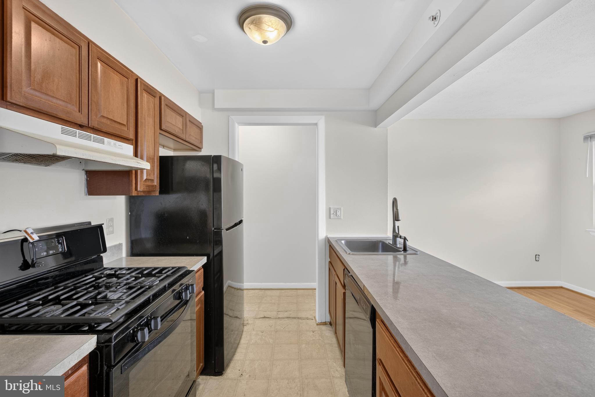 MONIKA COURTS CONDO - Residential