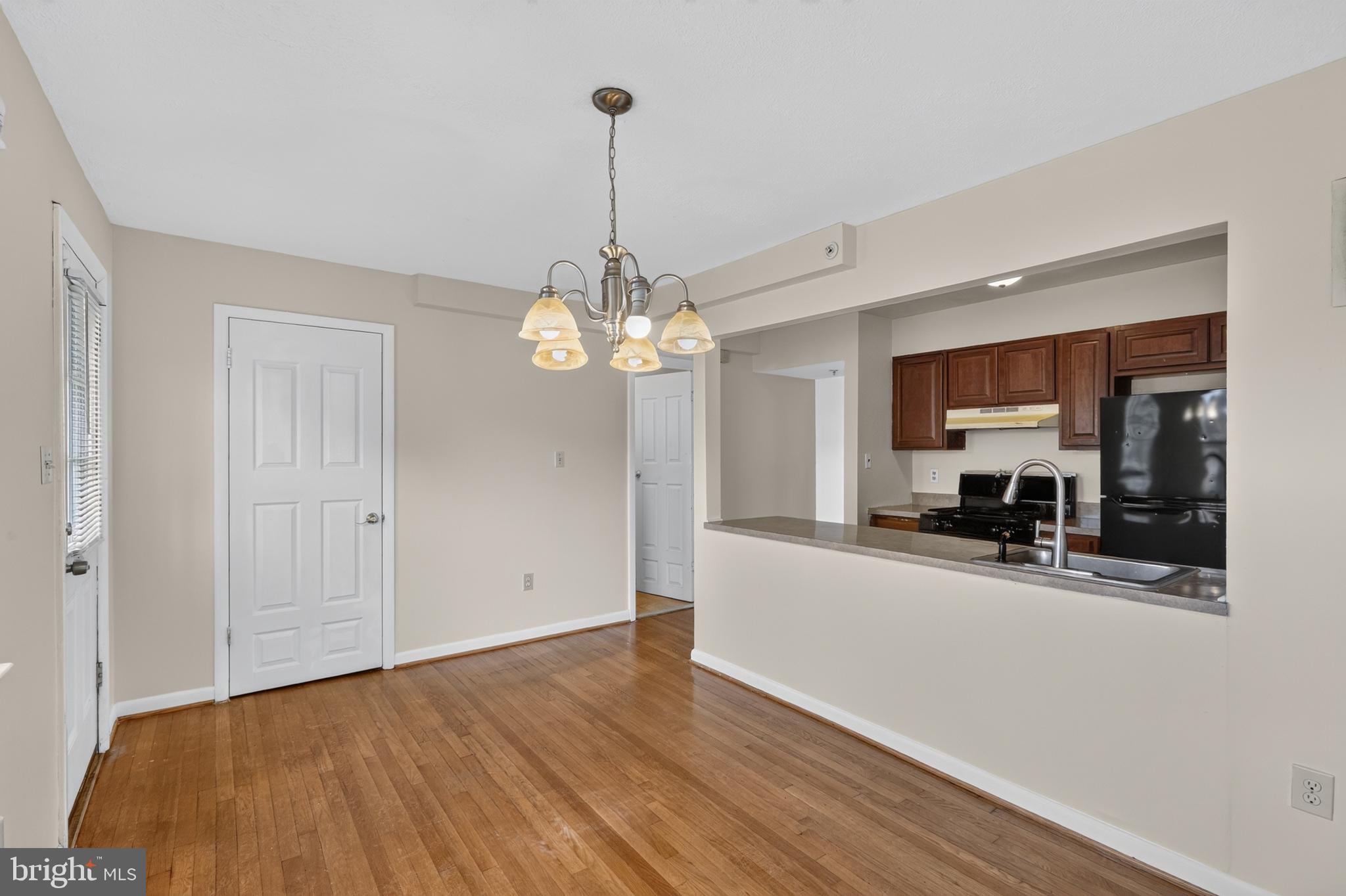 MONIKA COURTS CONDO - Residential