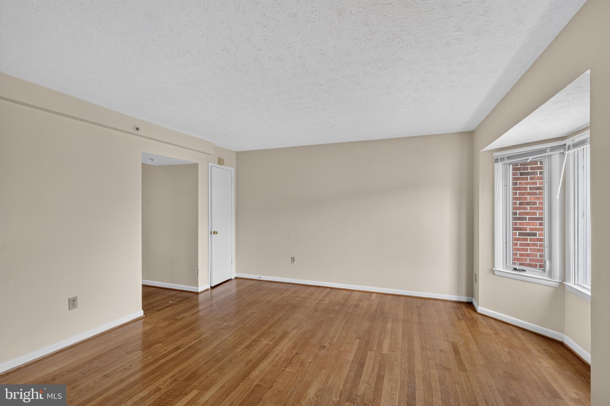 MONIKA COURTS CONDO - Residential