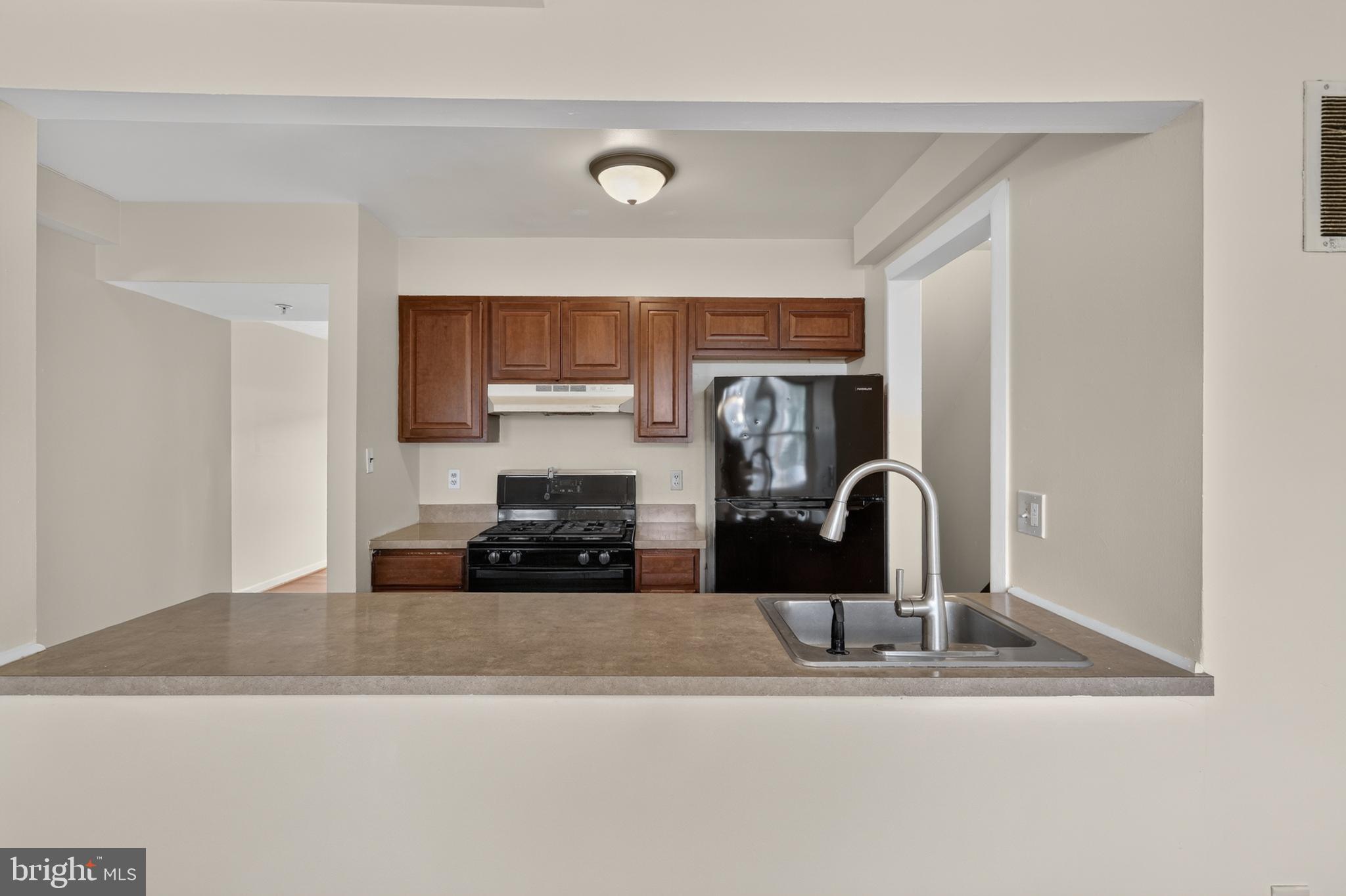 MONIKA COURTS CONDO - Residential