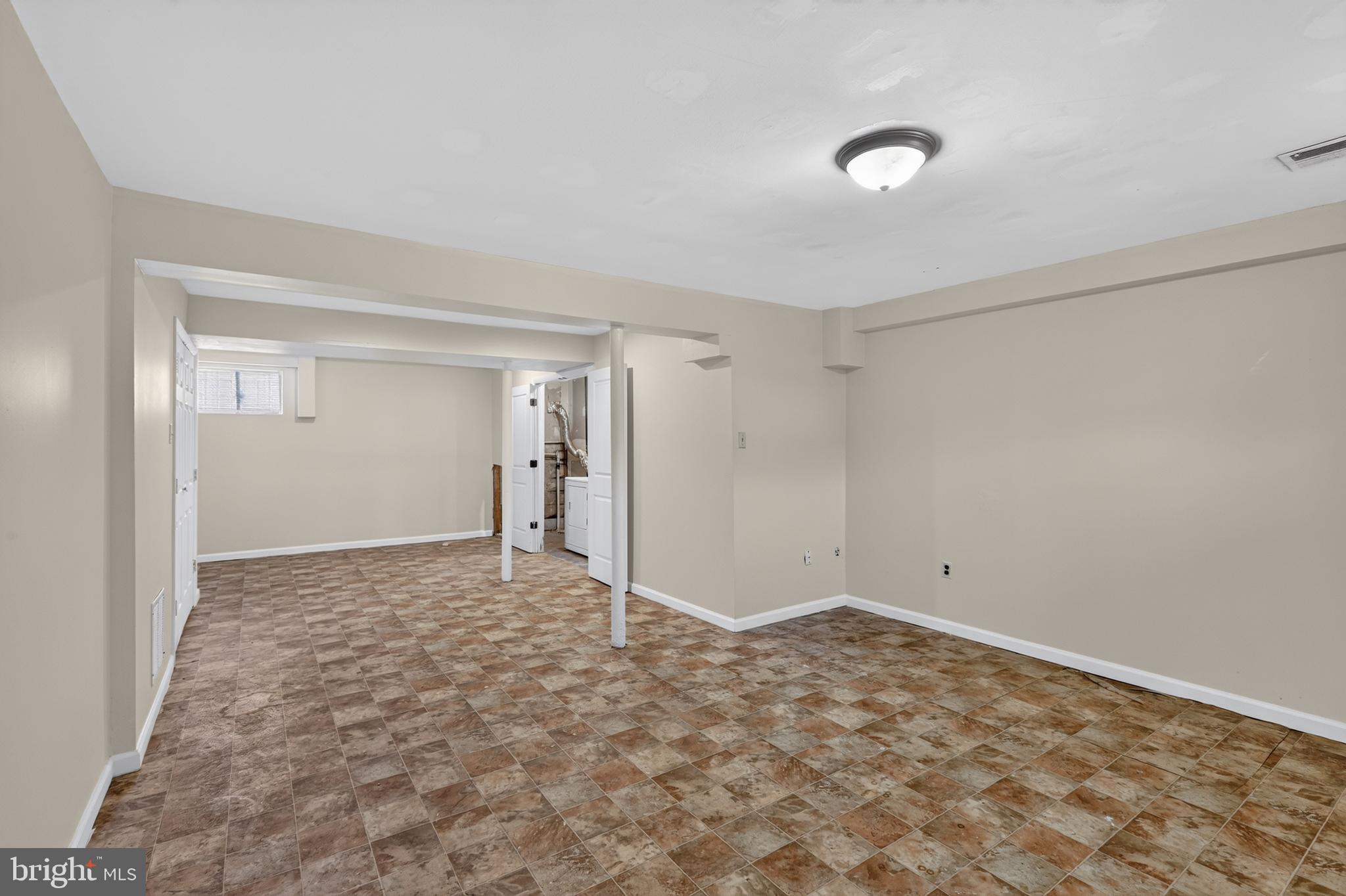 MONIKA COURTS CONDO - Residential