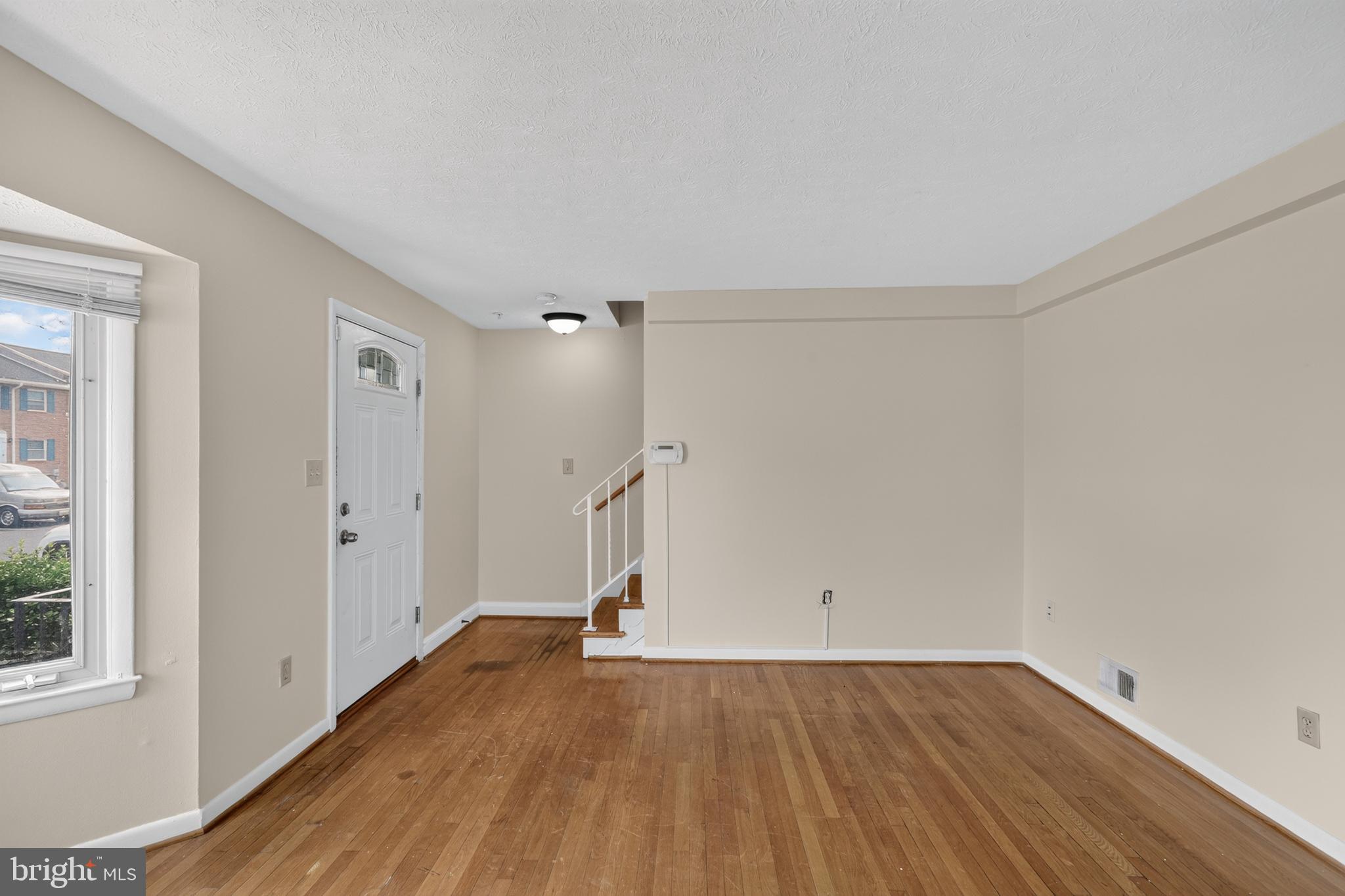 MONIKA COURTS CONDO - Residential