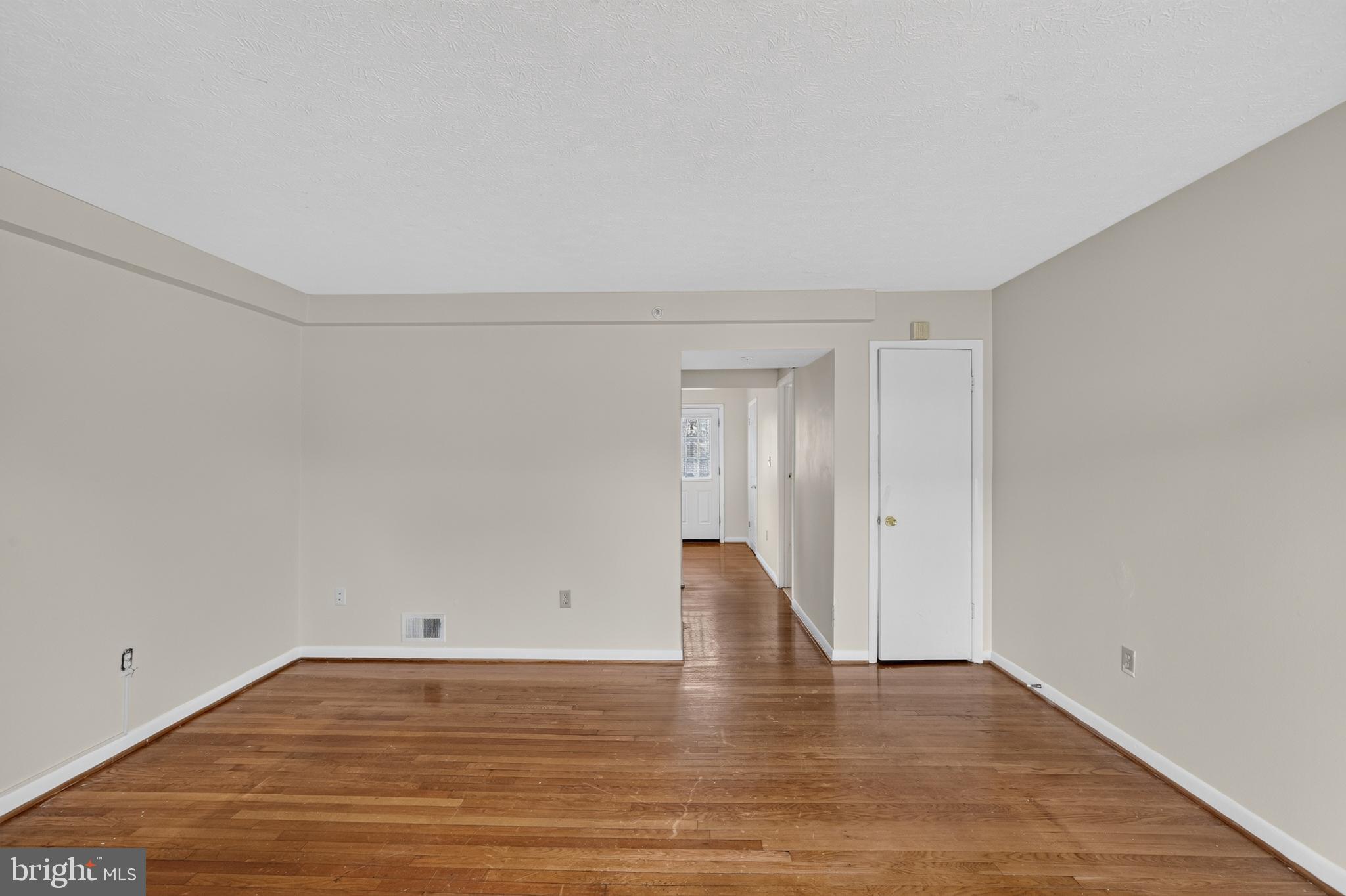 MONIKA COURTS CONDO - Residential
