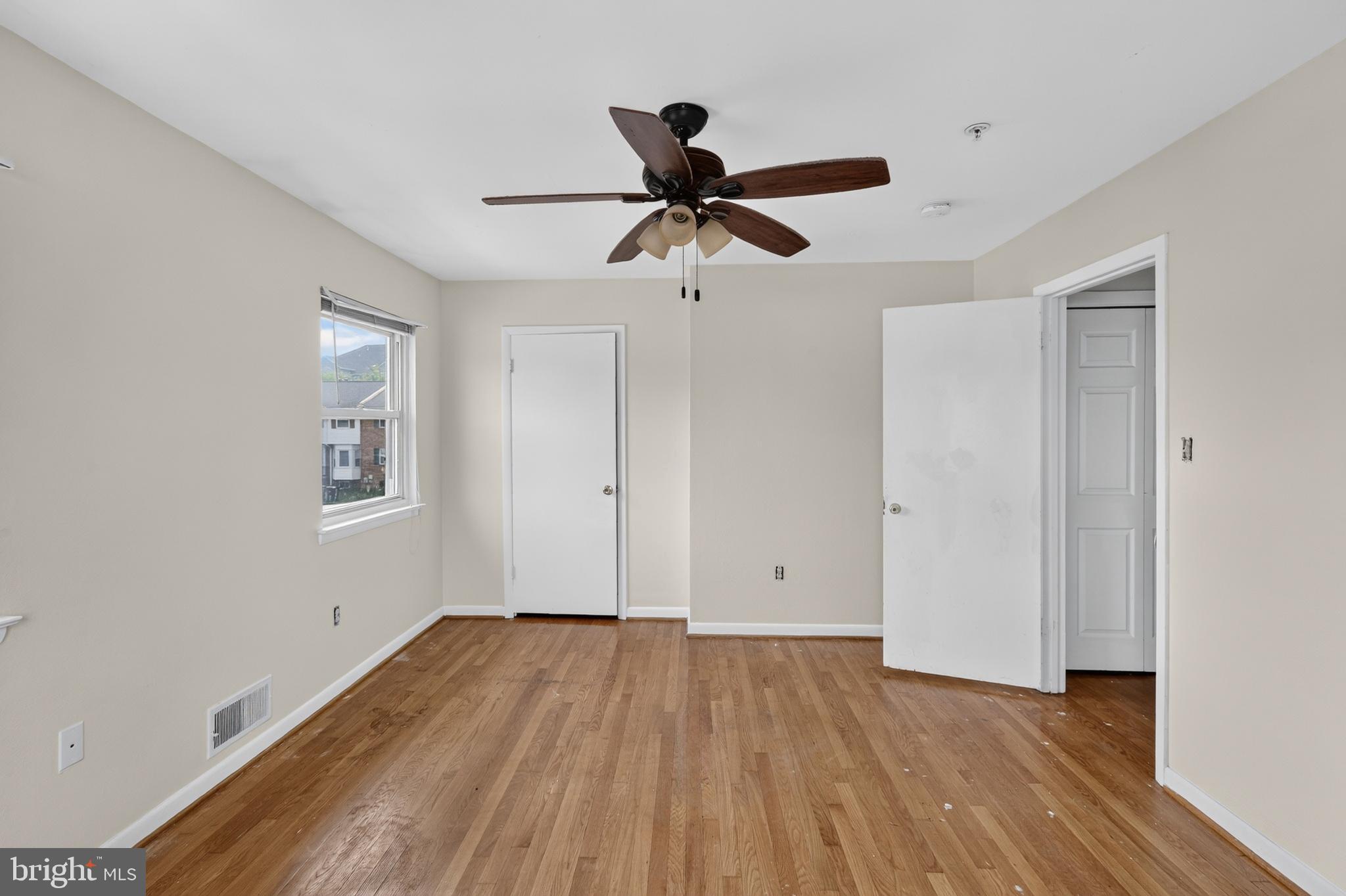 MONIKA COURTS CONDO - Residential