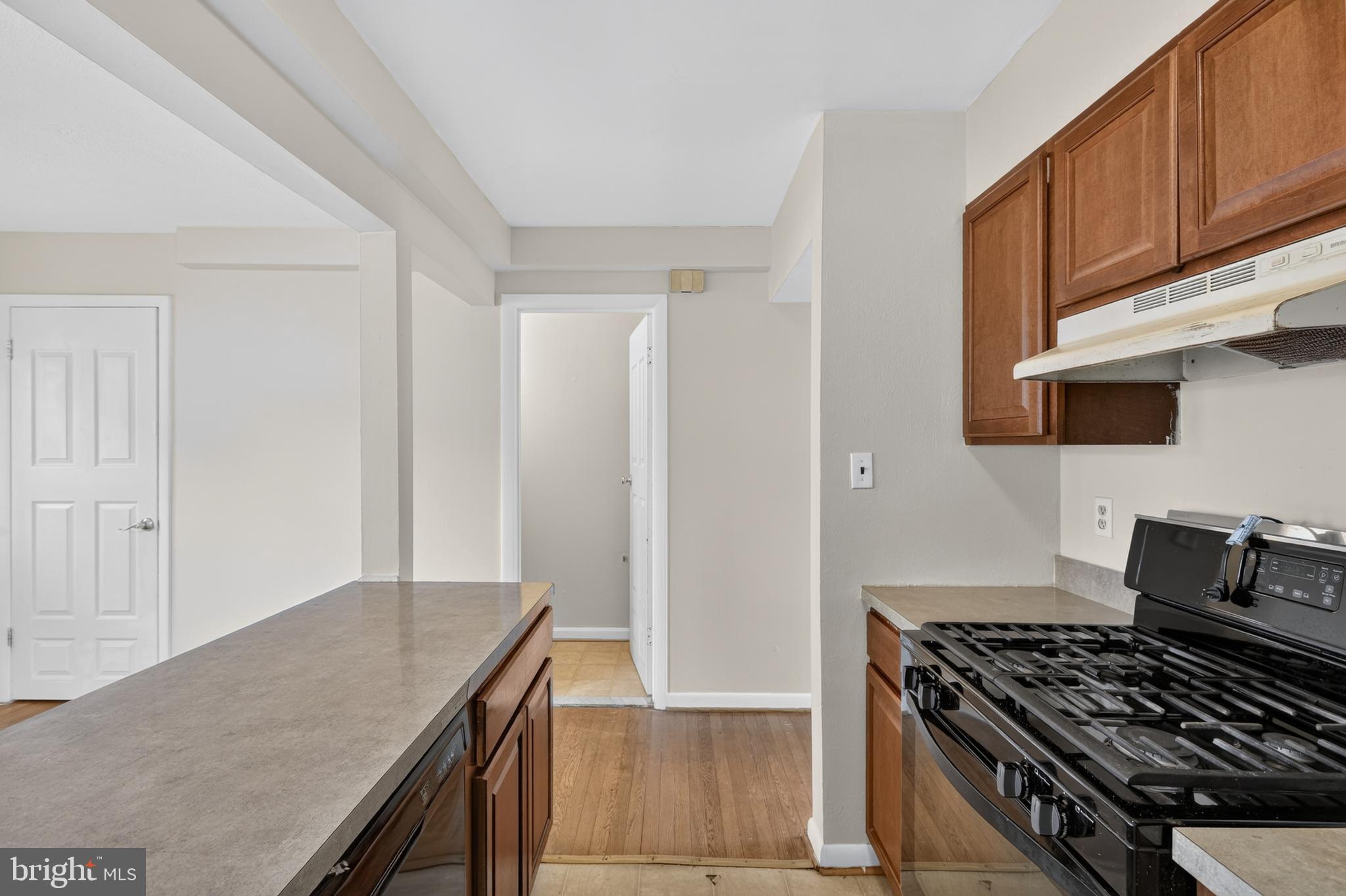 MONIKA COURTS CONDO - Residential
