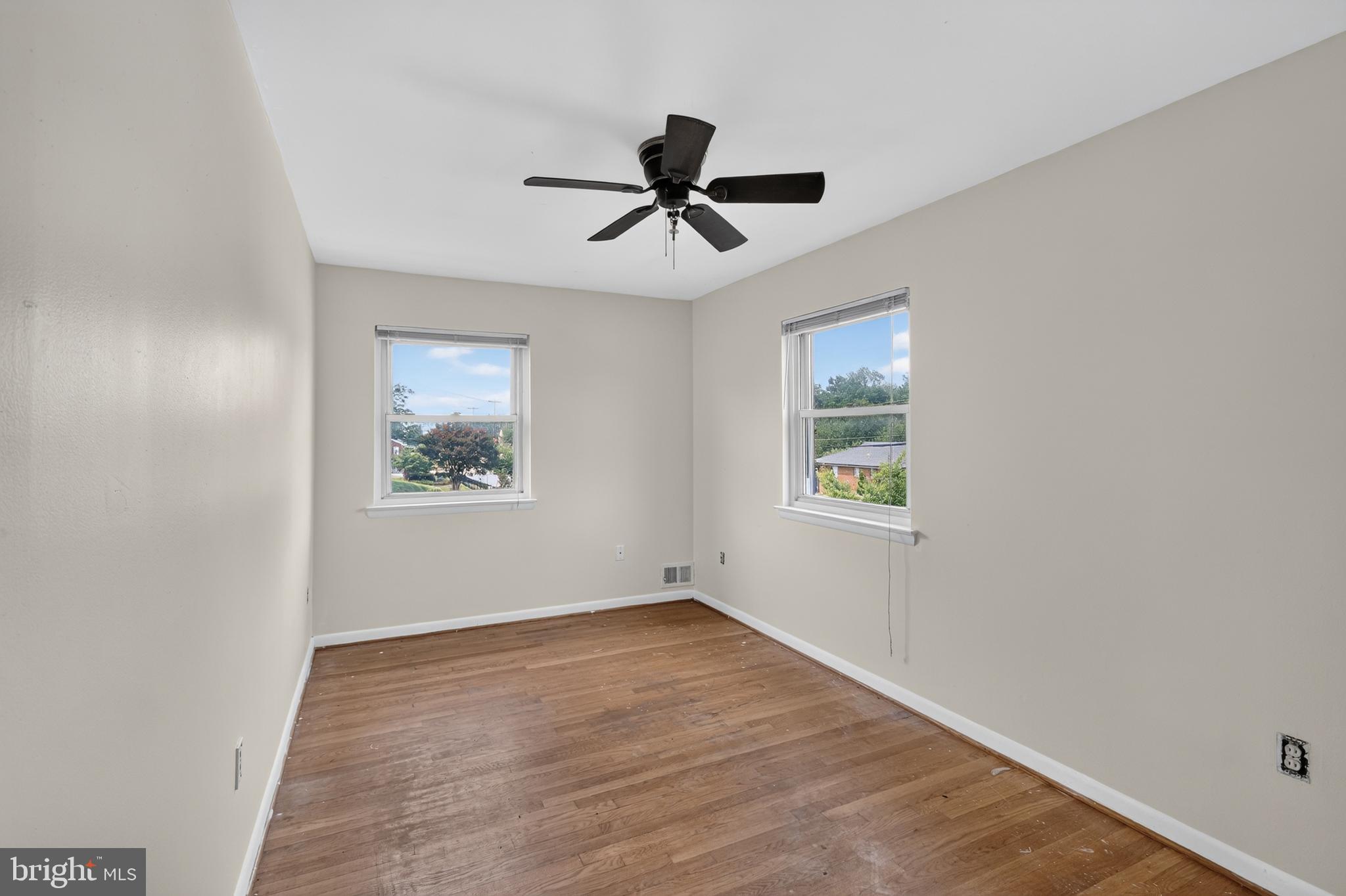 MONIKA COURTS CONDO - Residential
