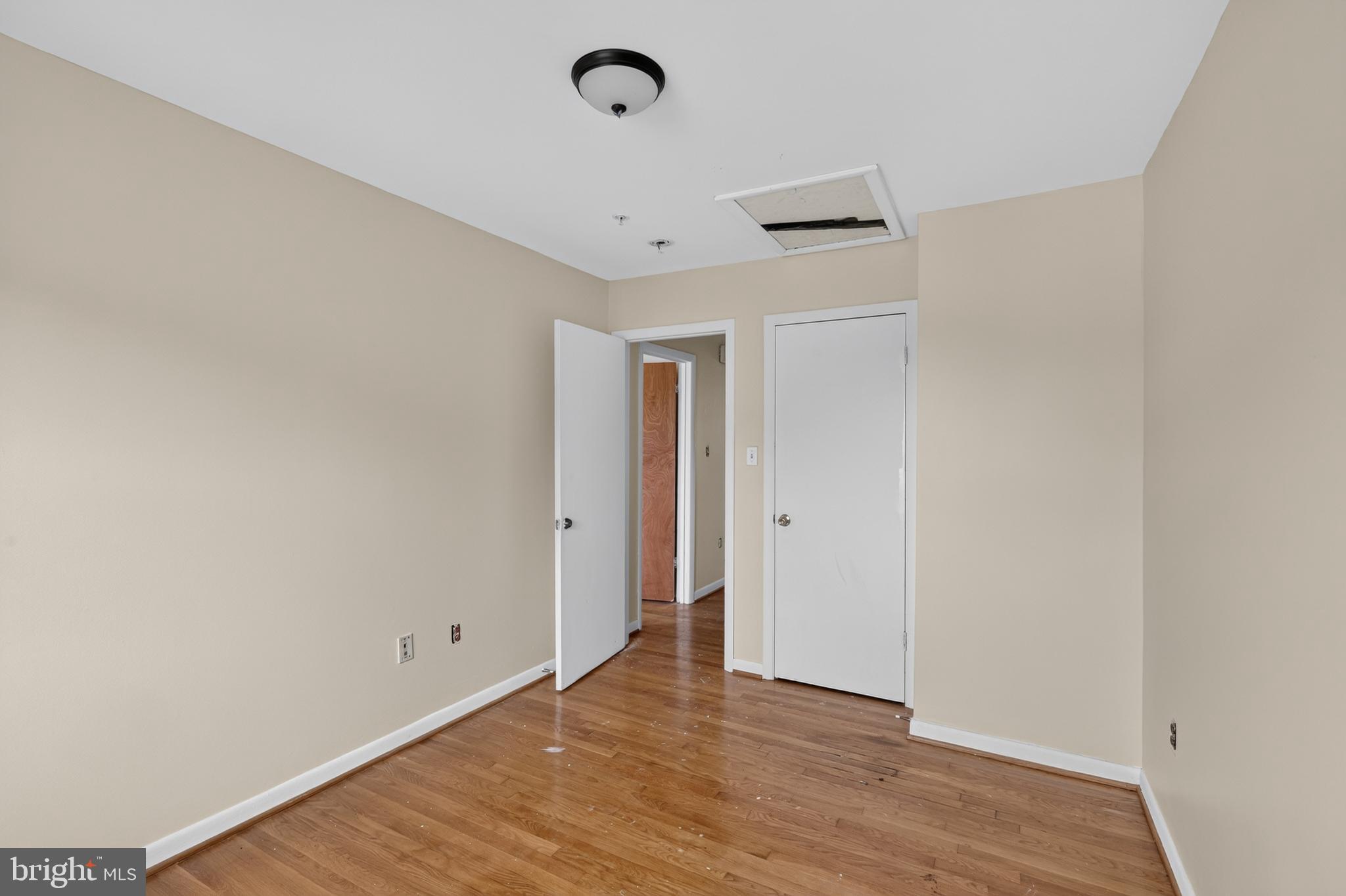 MONIKA COURTS CONDO - Residential