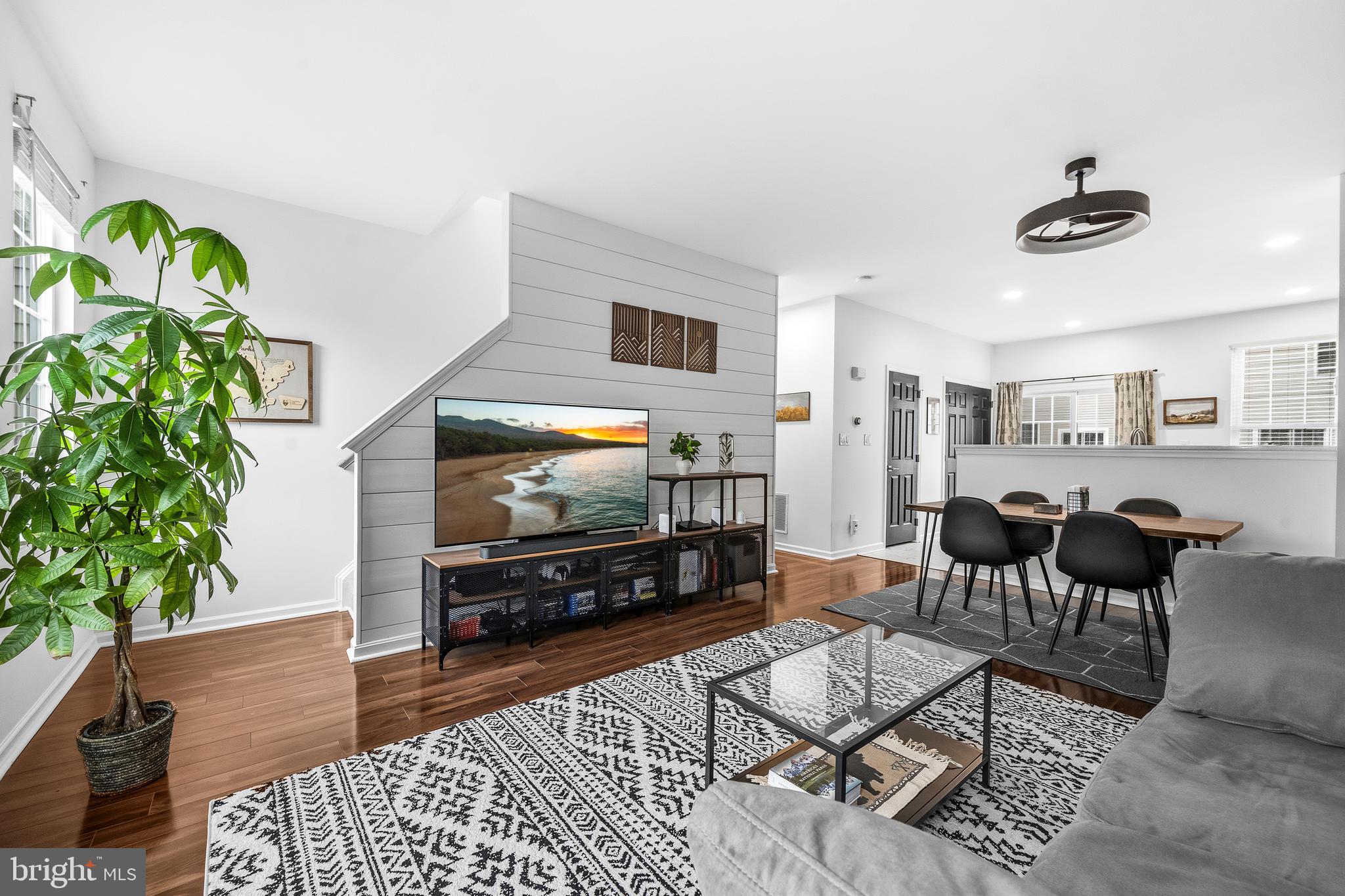 SOUTH RIDING - Residential