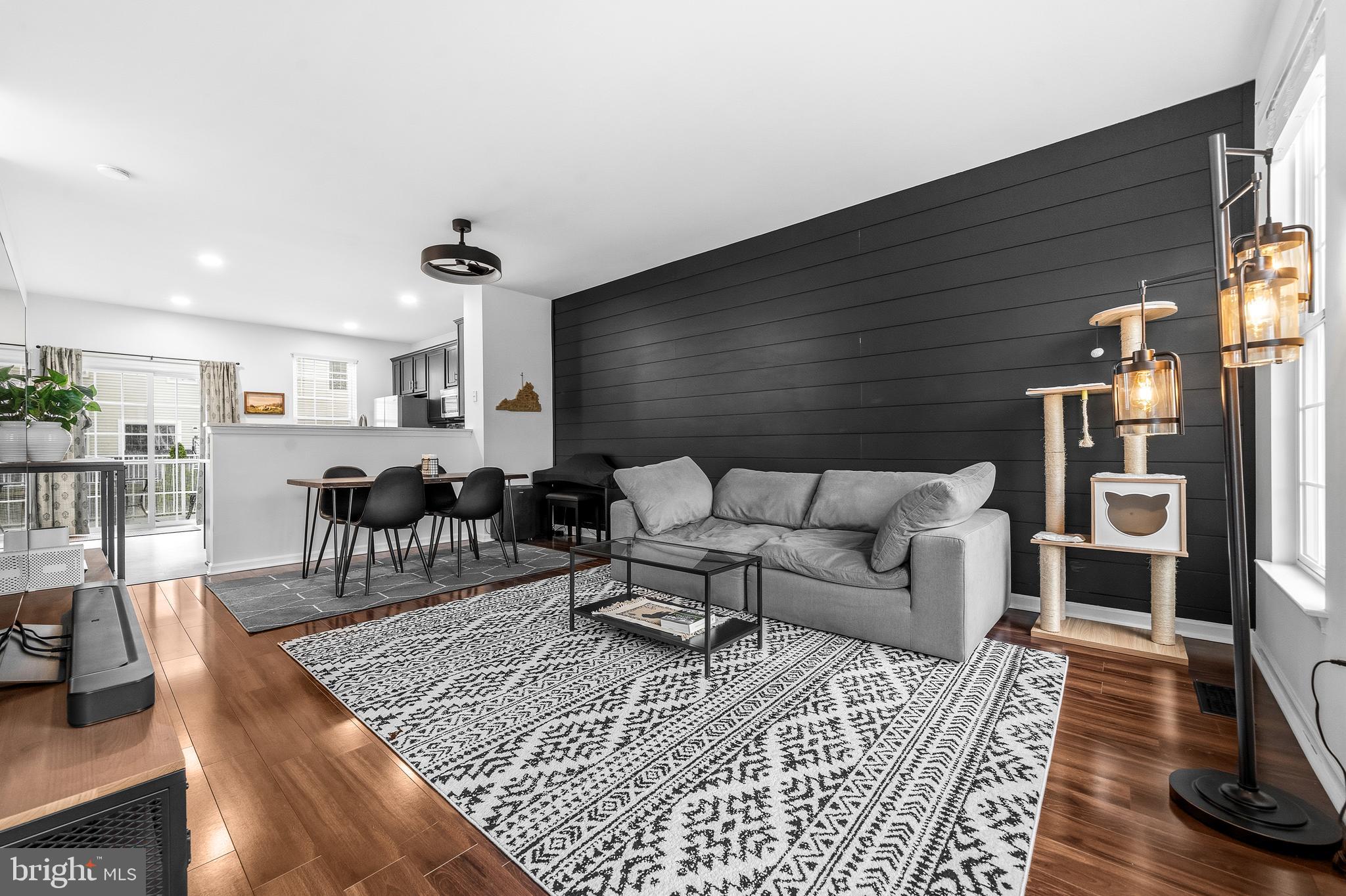 SOUTH RIDING - Residential