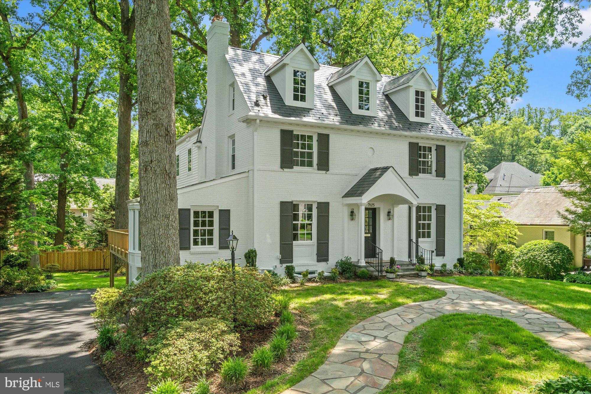 ENGLISH VILLAGE - Residential