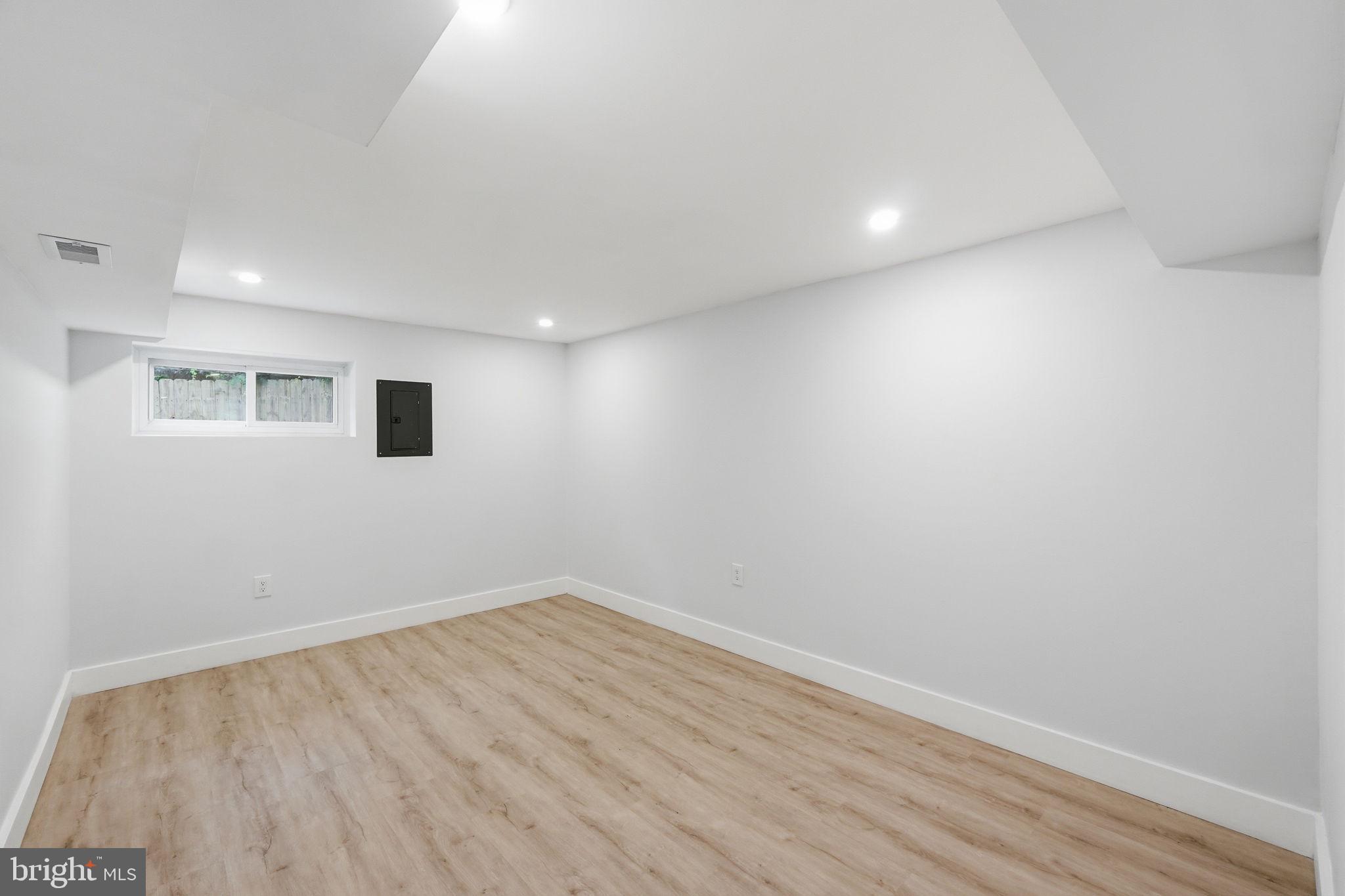 BEL PRE WOODS - Residential