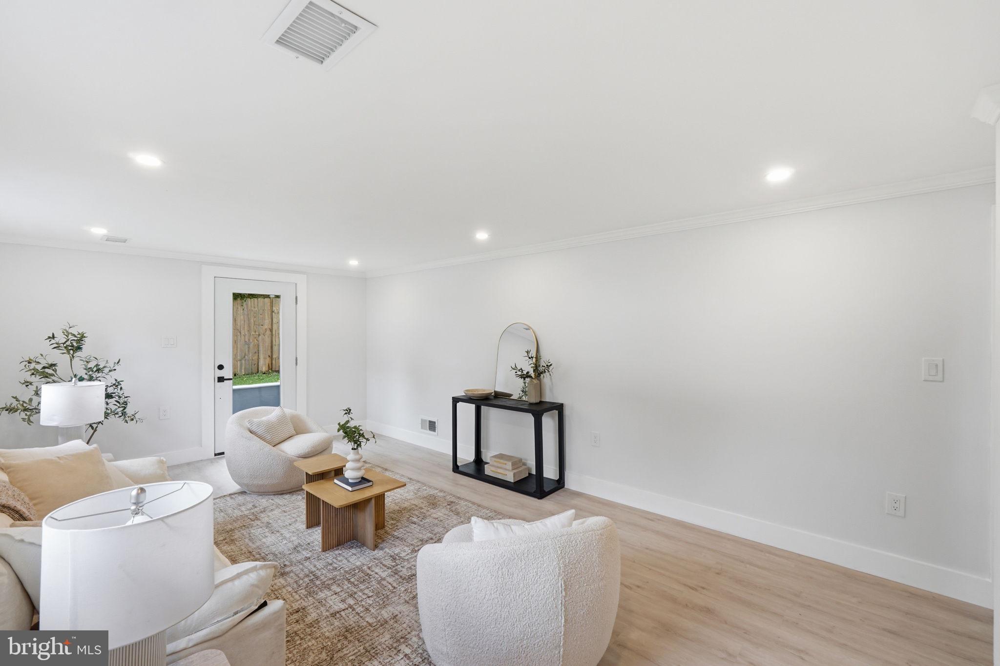 BEL PRE WOODS - Residential