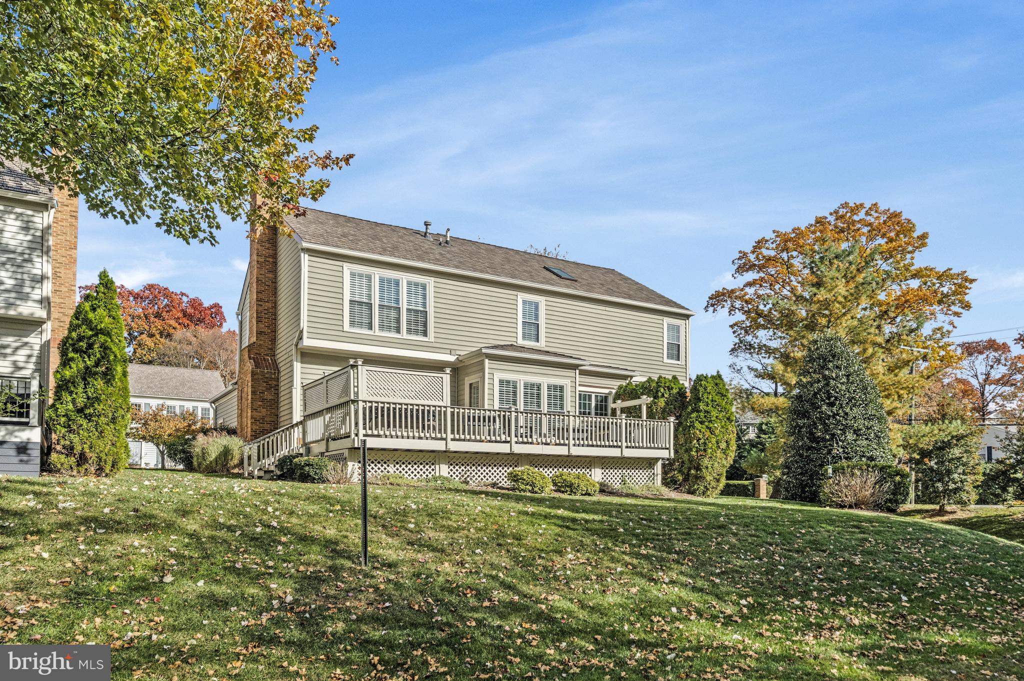 COURTHOUSE OAKS - Residential