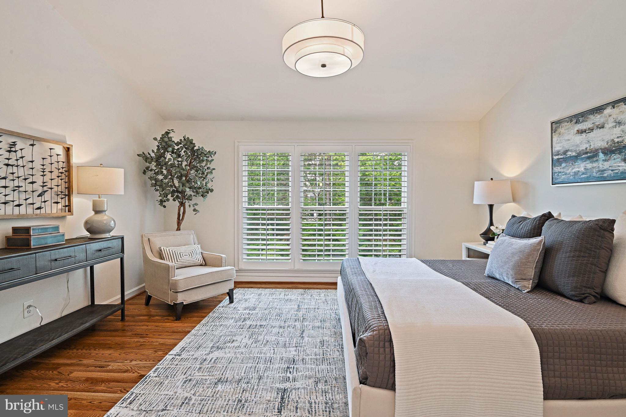 COURTHOUSE OAKS - Residential
