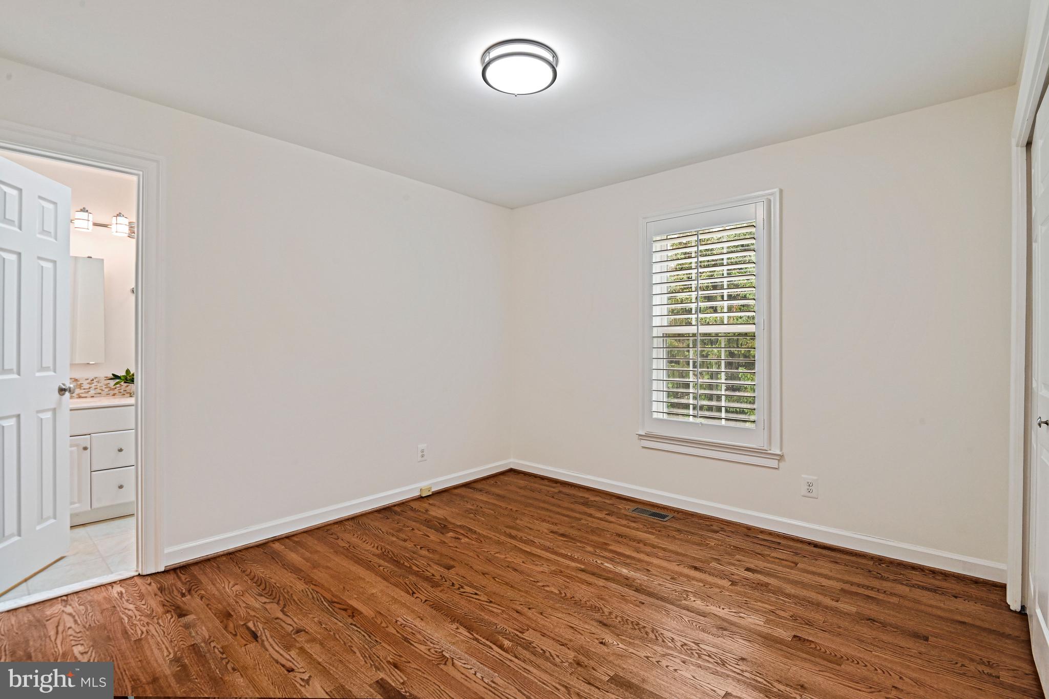 COURTHOUSE OAKS - Residential