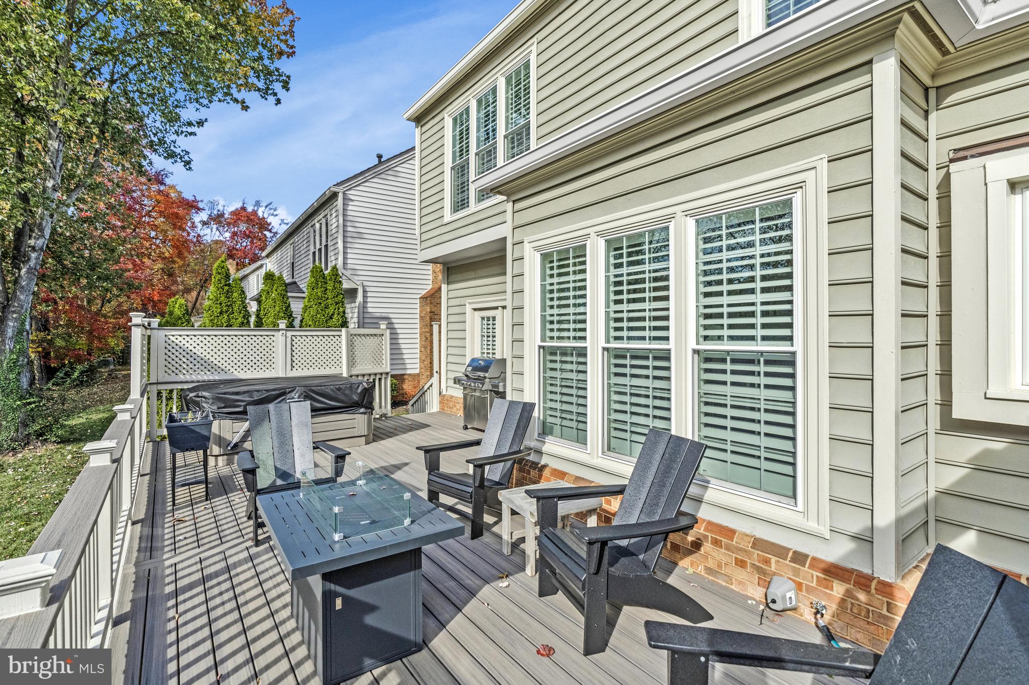 COURTHOUSE OAKS - Residential