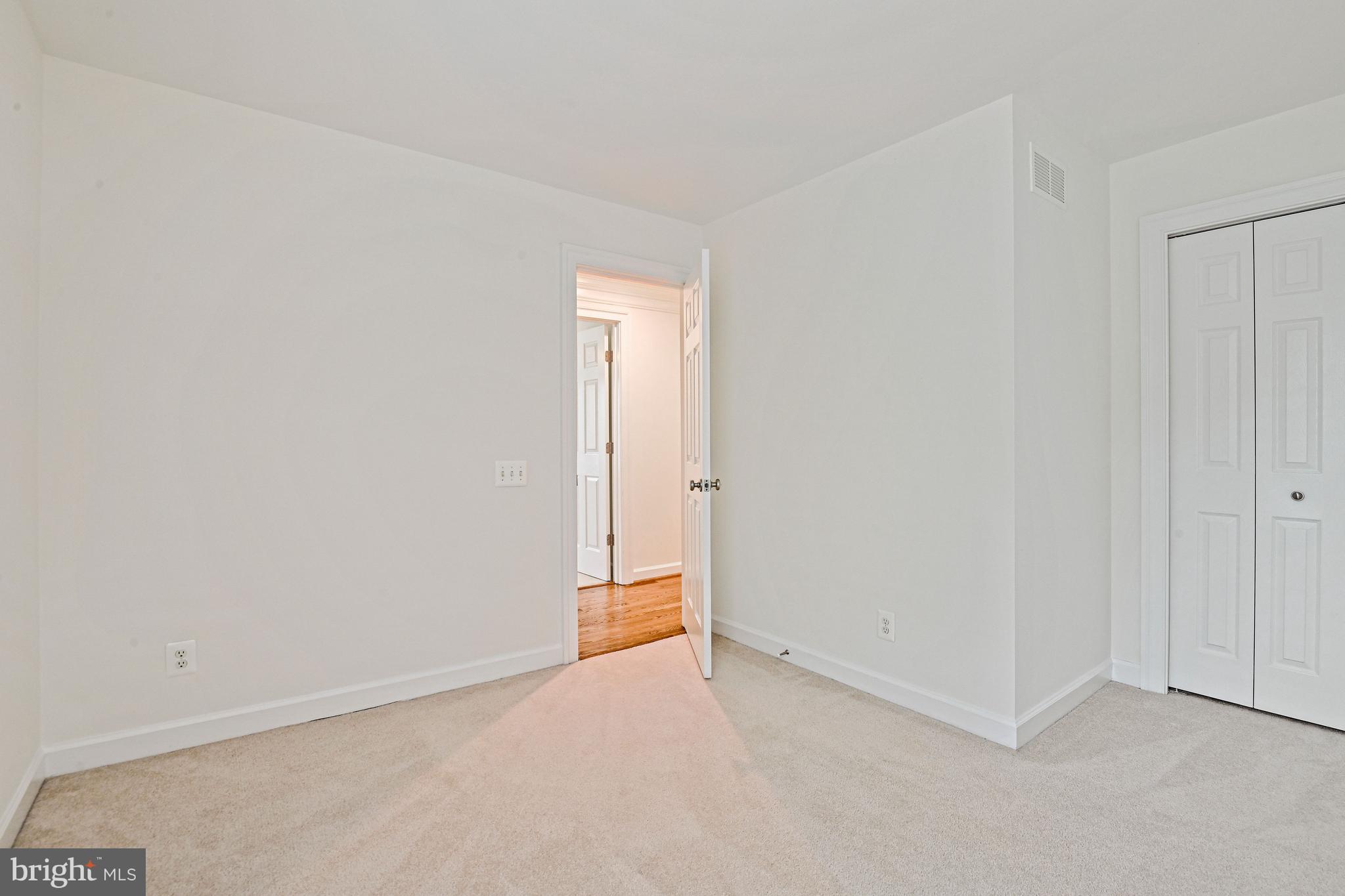 COURTHOUSE OAKS - Residential