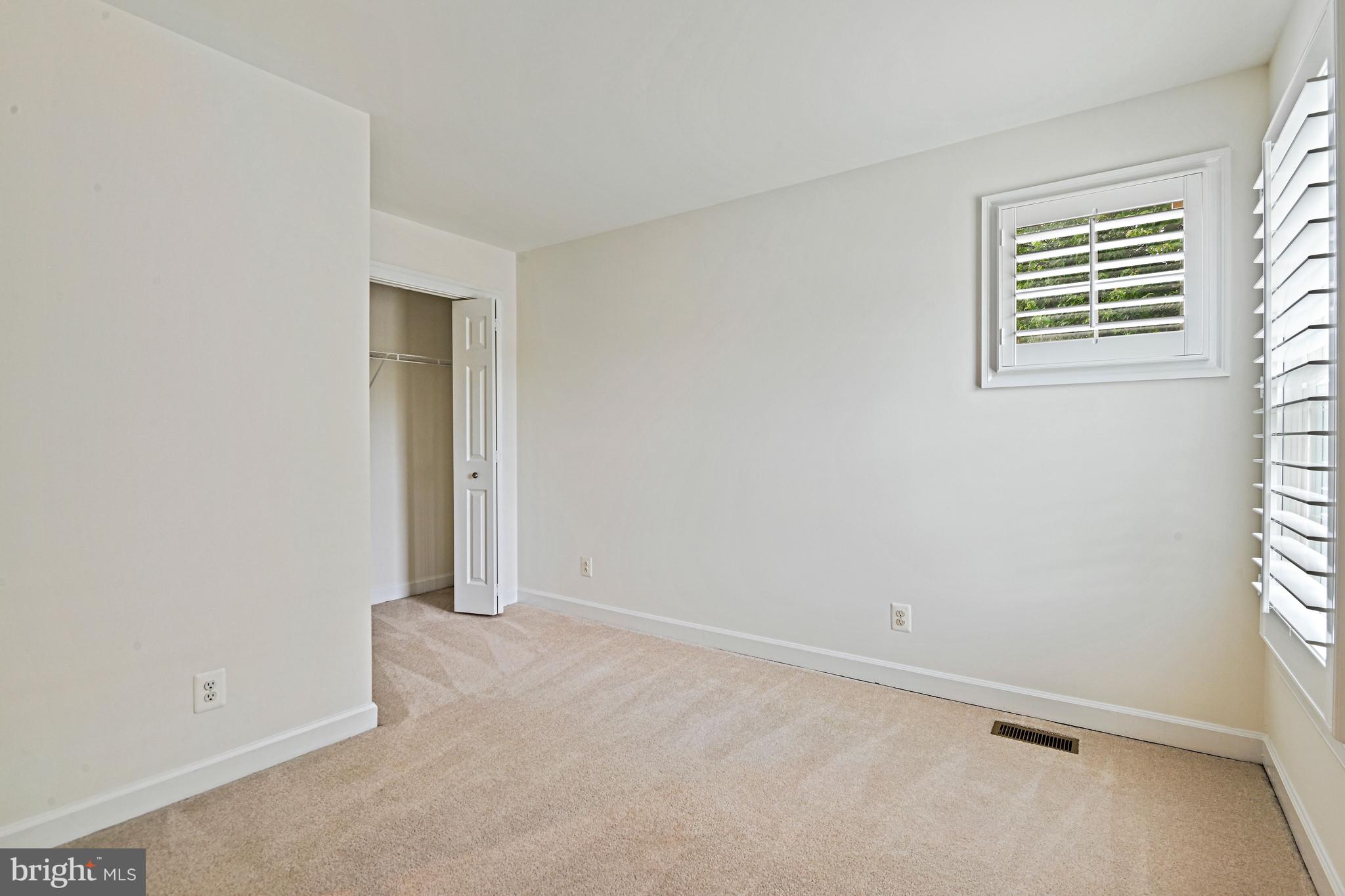 COURTHOUSE OAKS - Residential