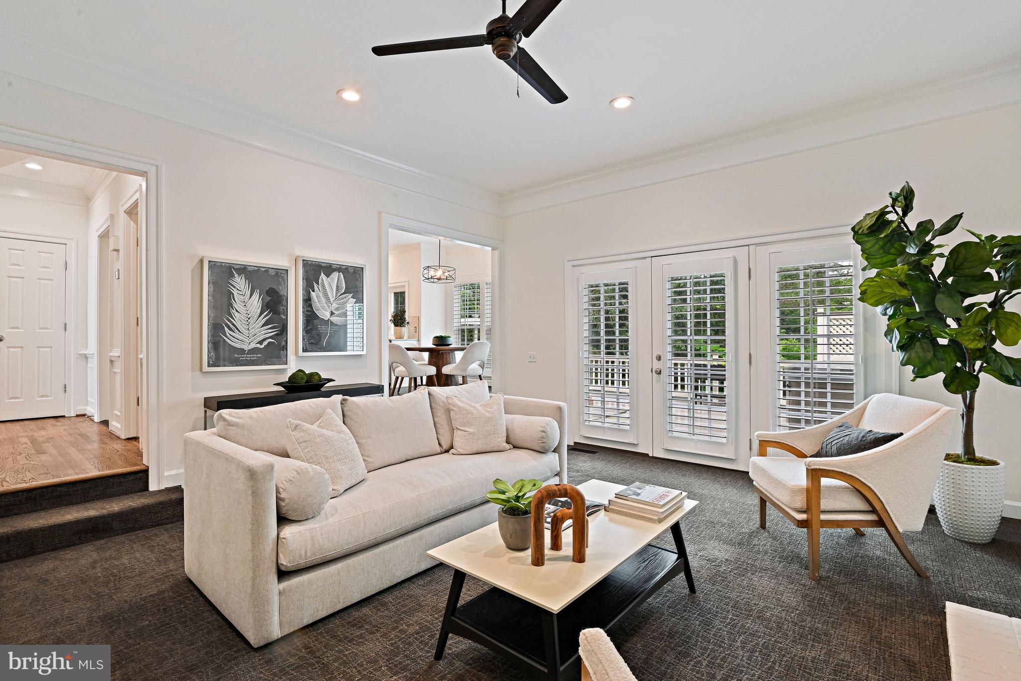 COURTHOUSE OAKS - Residential