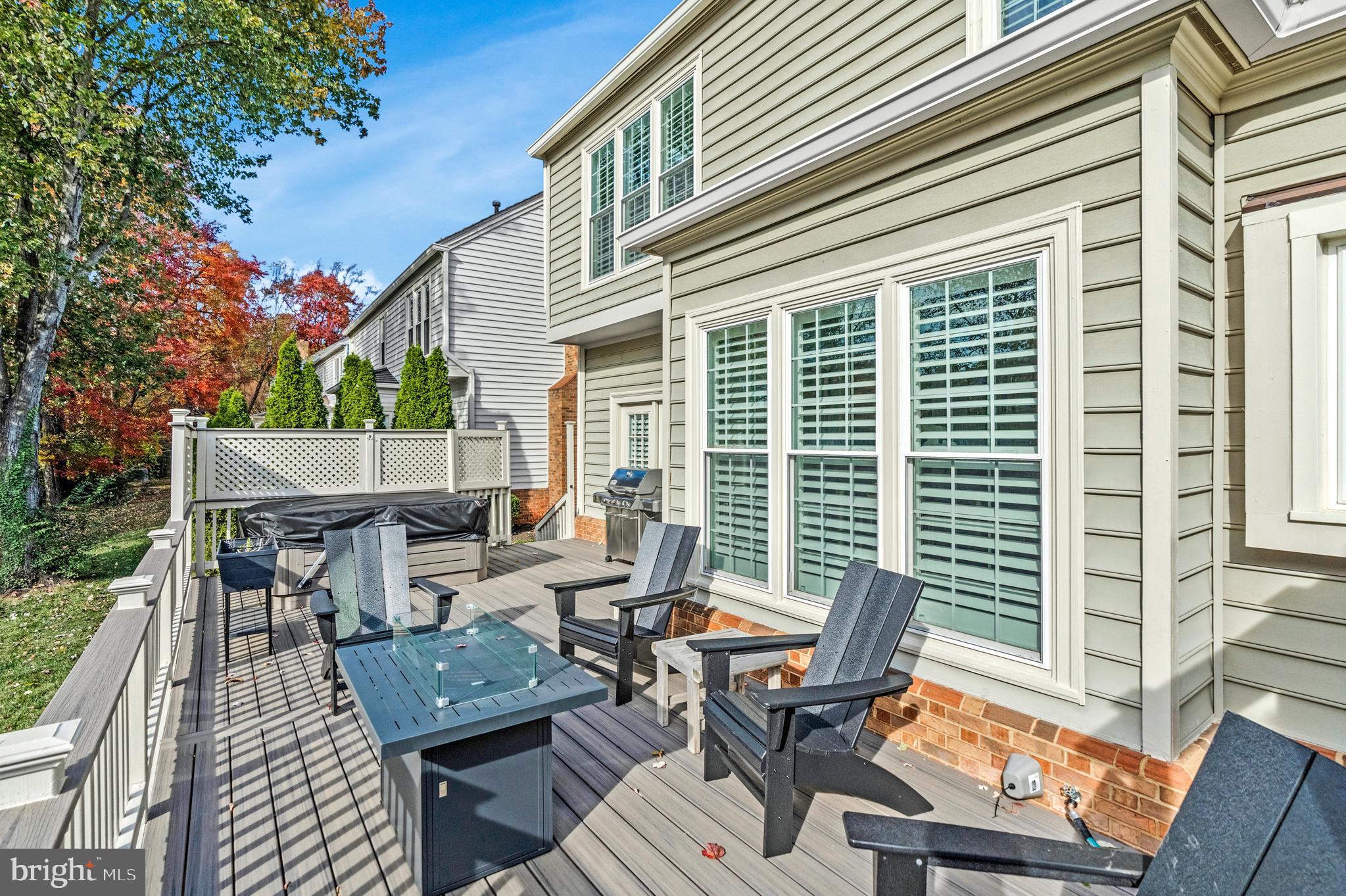 COURTHOUSE OAKS - Residential