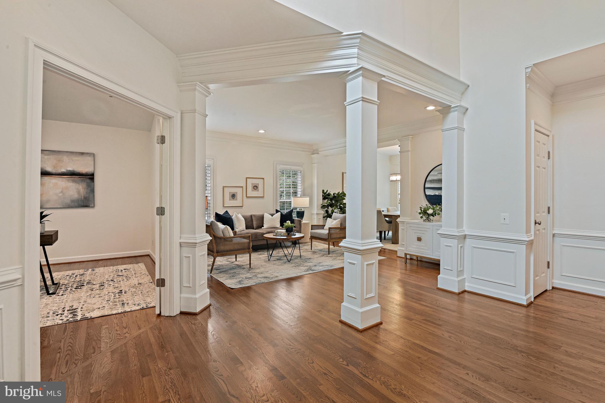 COURTHOUSE OAKS - Residential