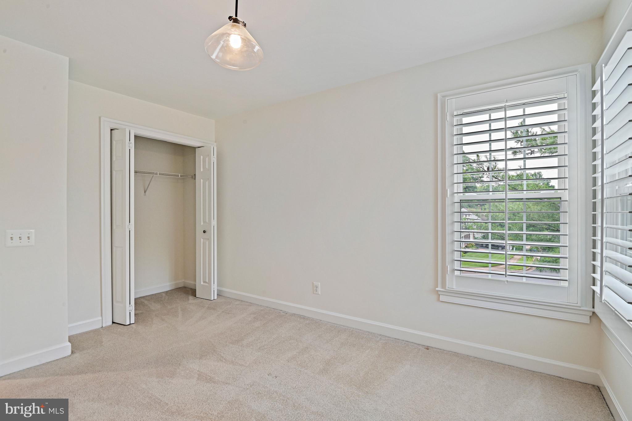 COURTHOUSE OAKS - Residential