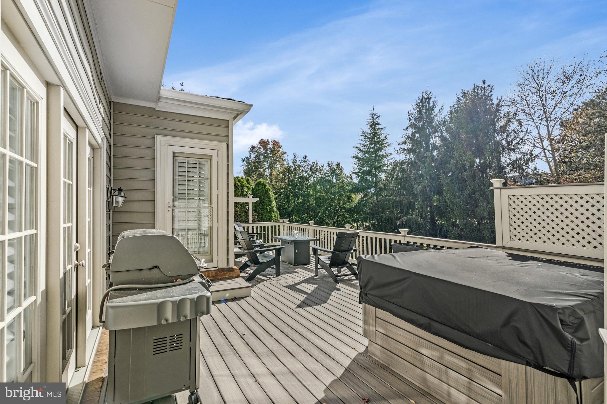 COURTHOUSE OAKS - Residential
