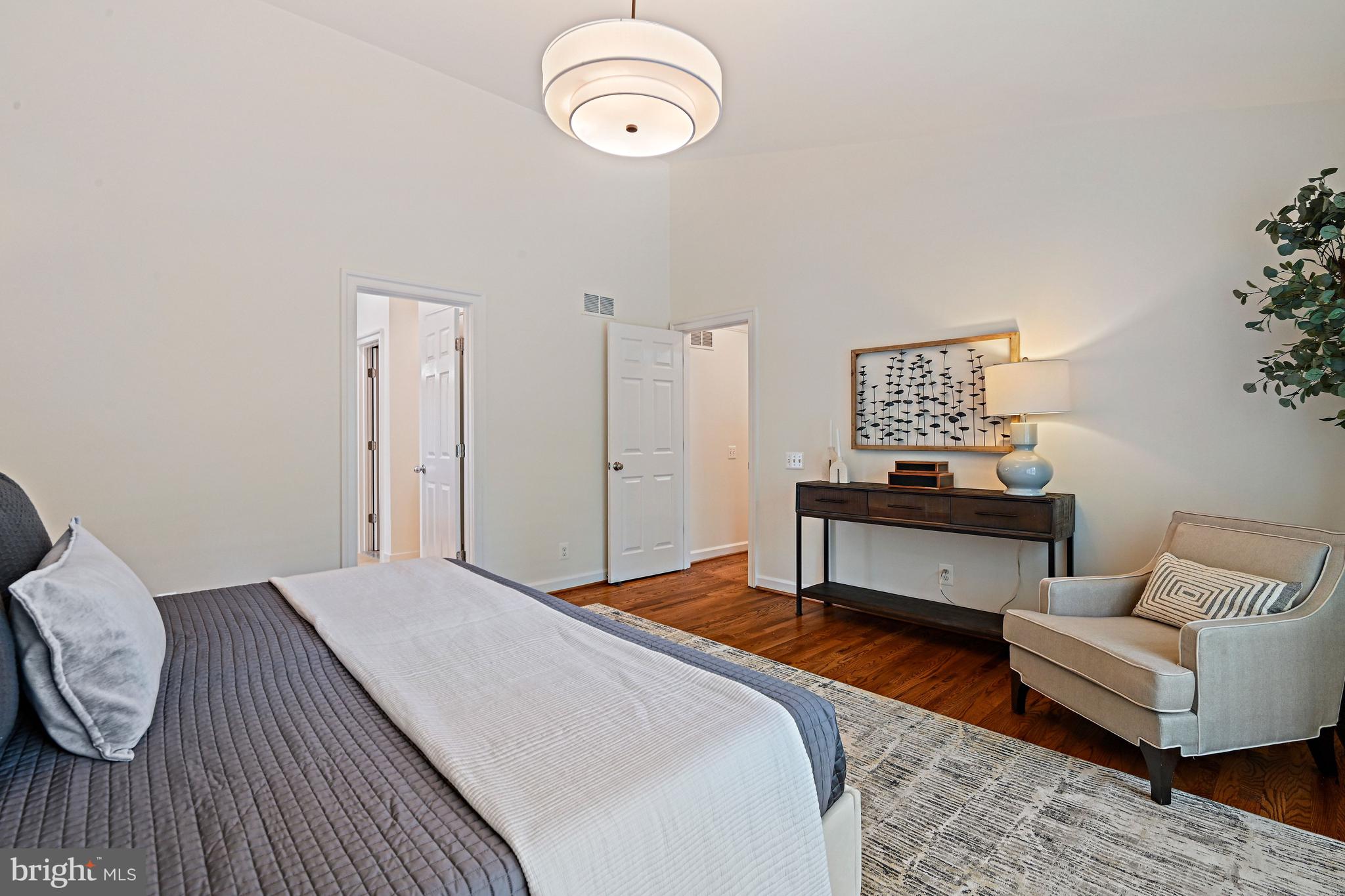 COURTHOUSE OAKS - Residential