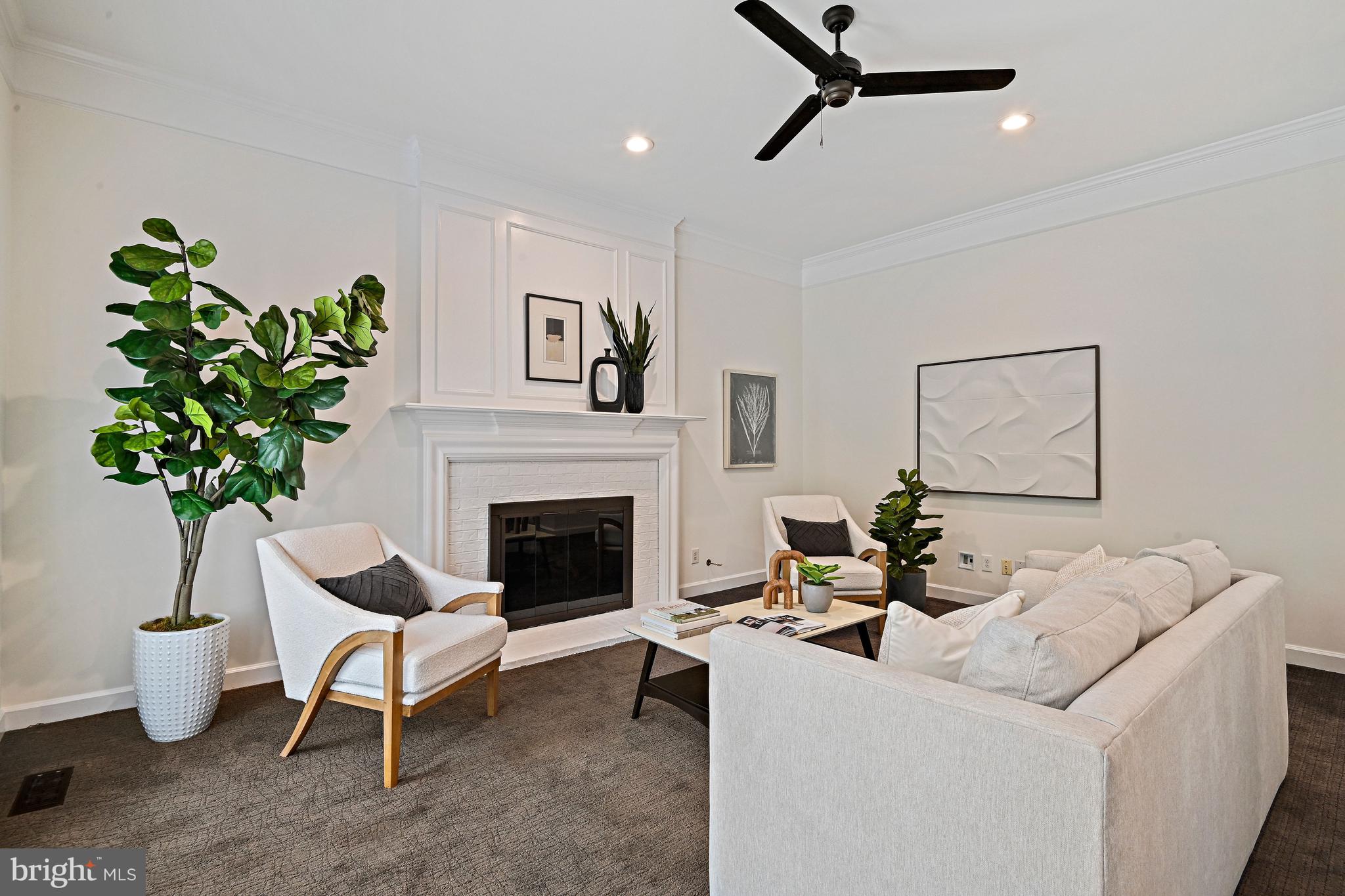 COURTHOUSE OAKS - Residential