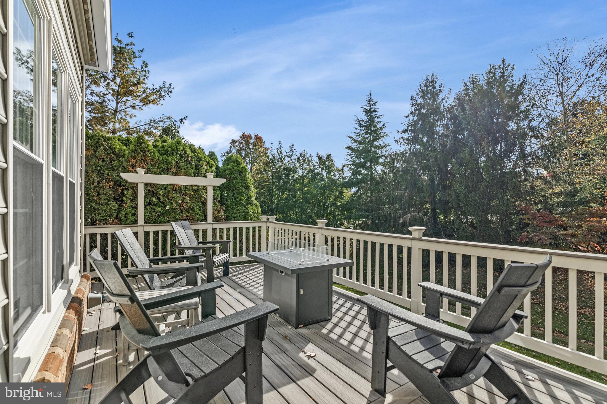 COURTHOUSE OAKS - Residential