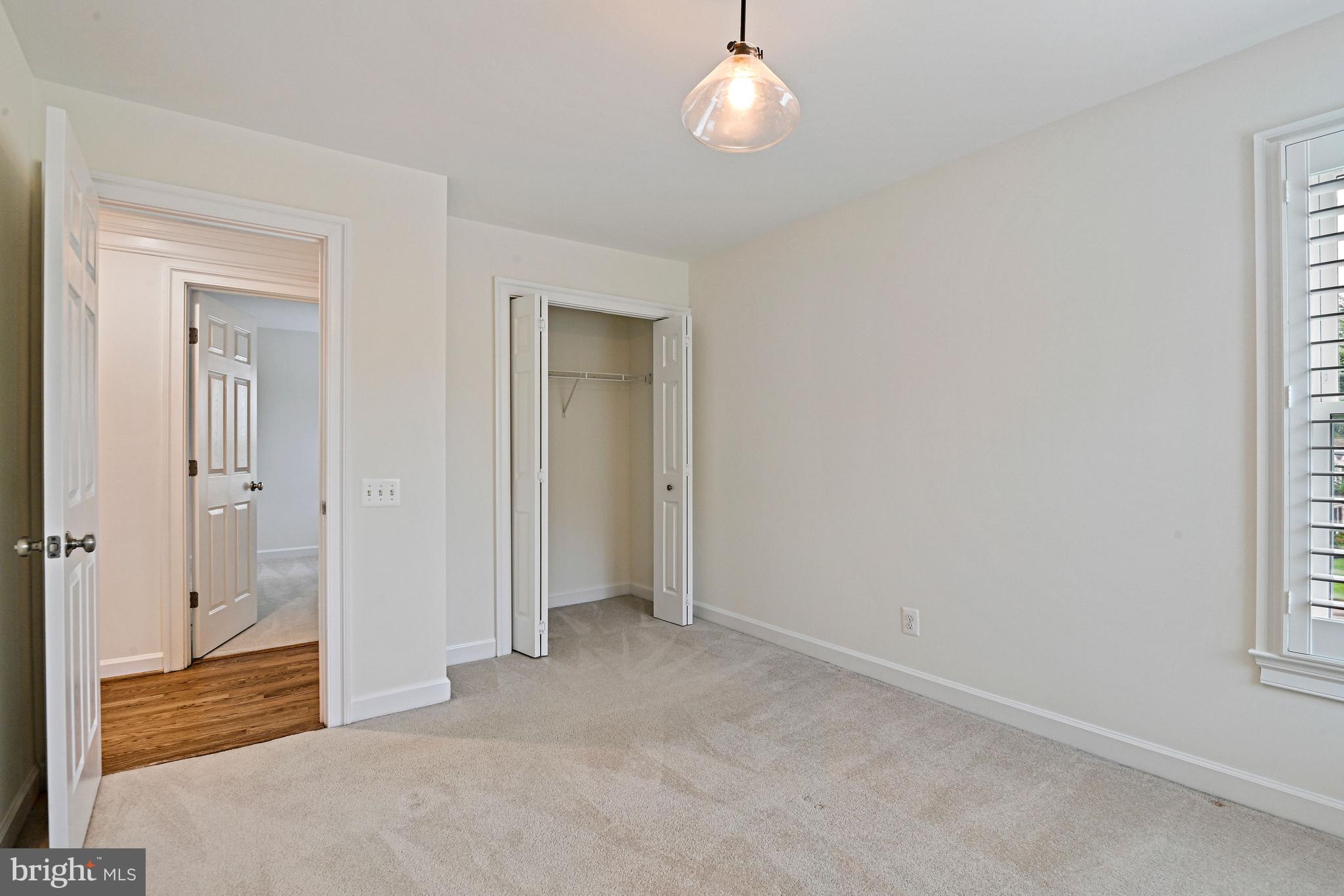 COURTHOUSE OAKS - Residential