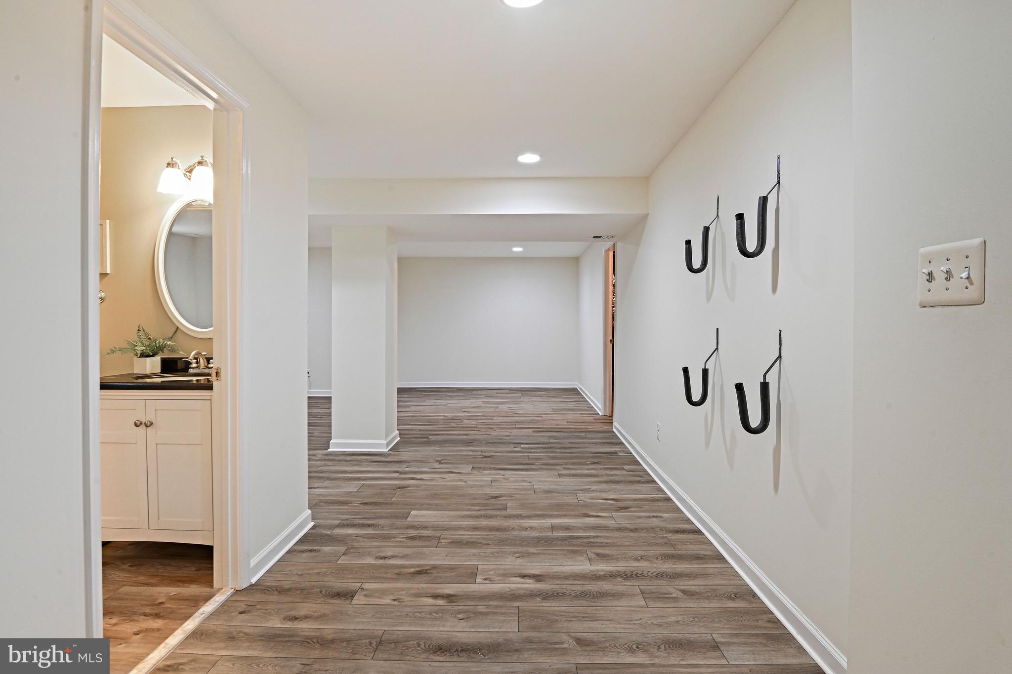 COURTHOUSE OAKS - Residential