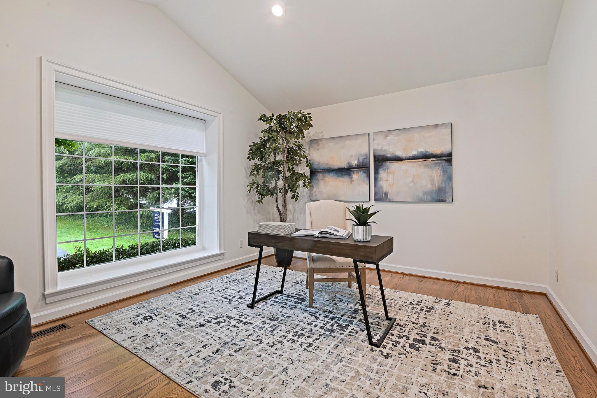 COURTHOUSE OAKS - Residential