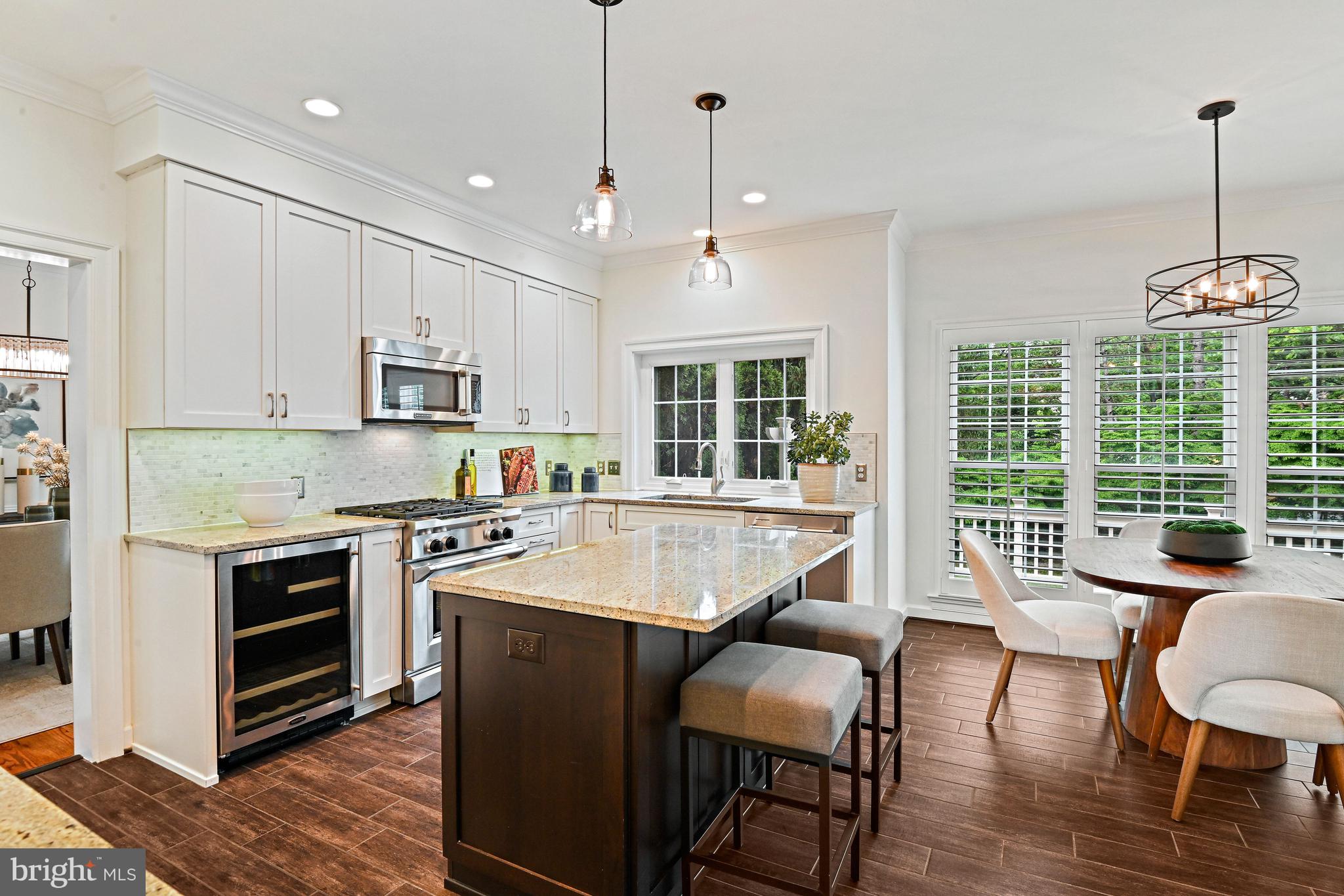 COURTHOUSE OAKS - Residential