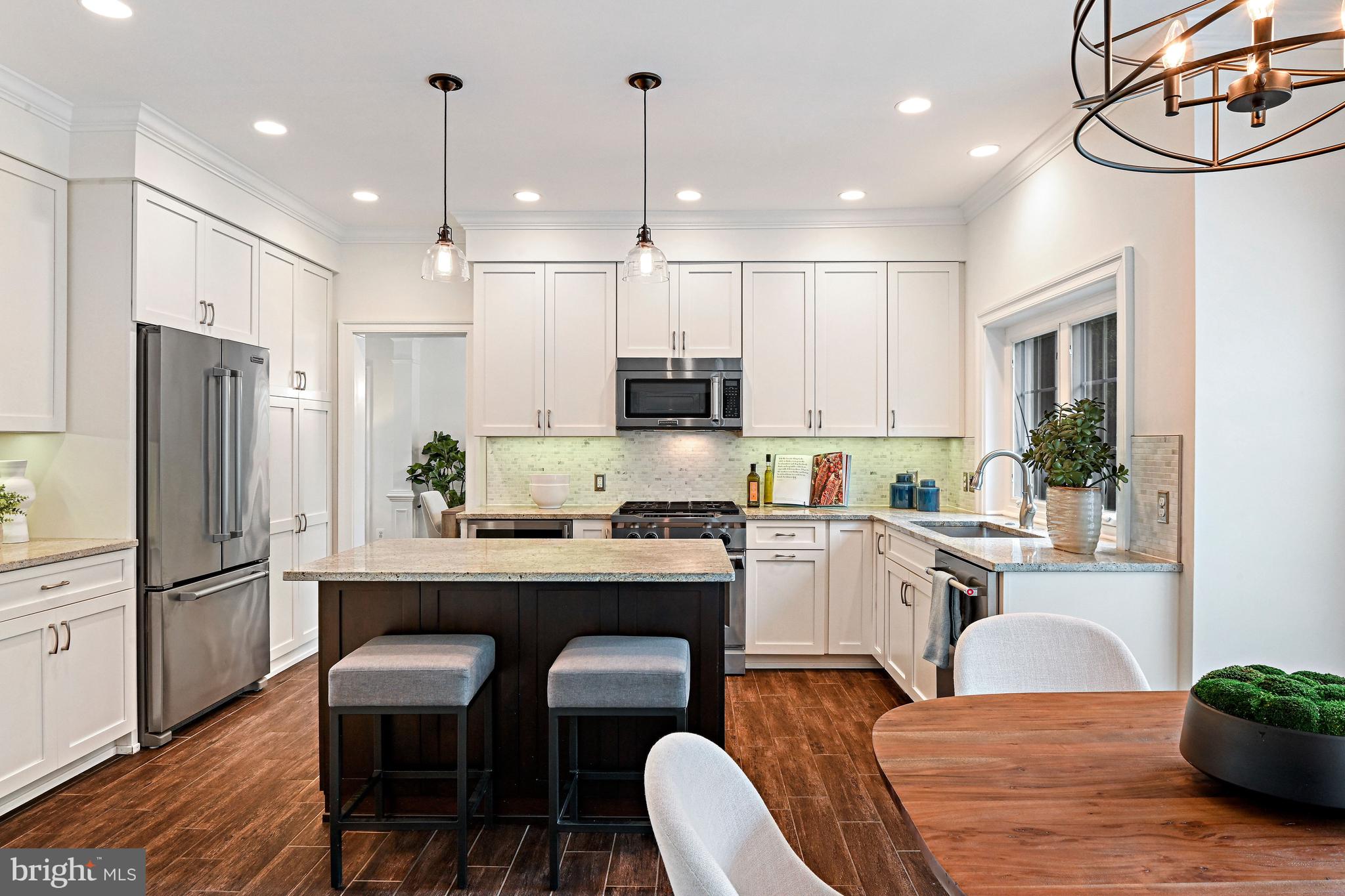 COURTHOUSE OAKS - Residential