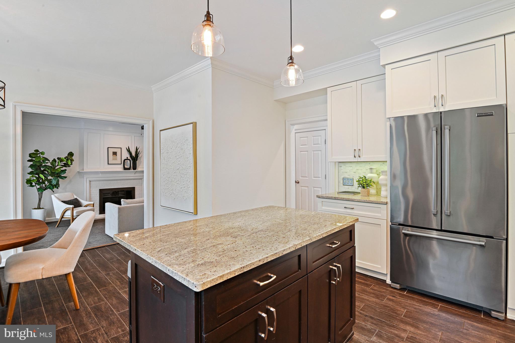 COURTHOUSE OAKS - Residential