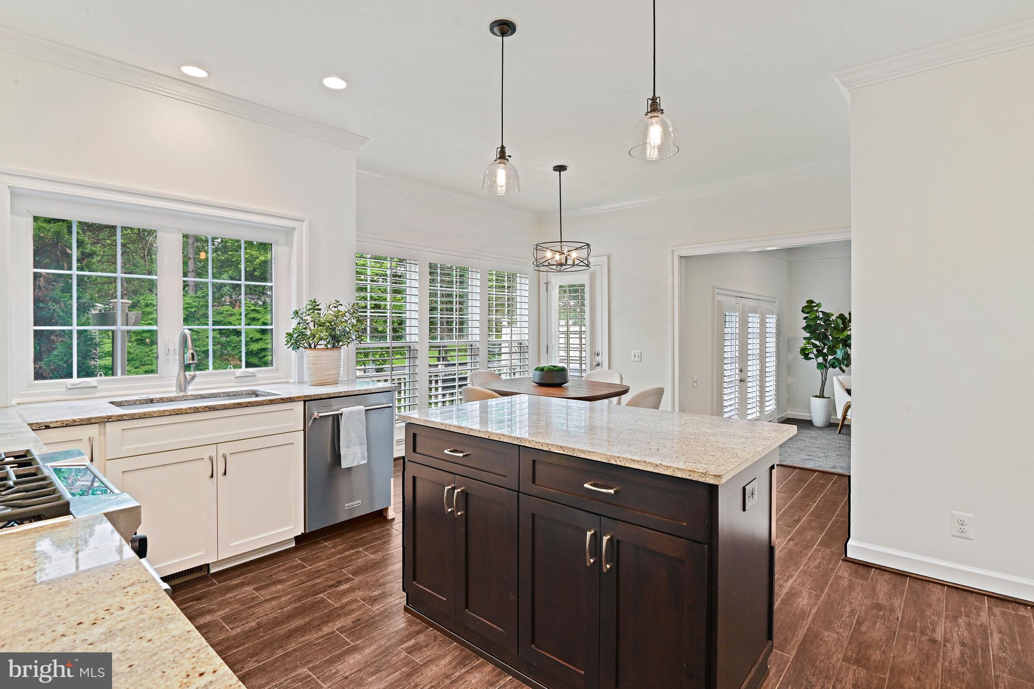 COURTHOUSE OAKS - Residential